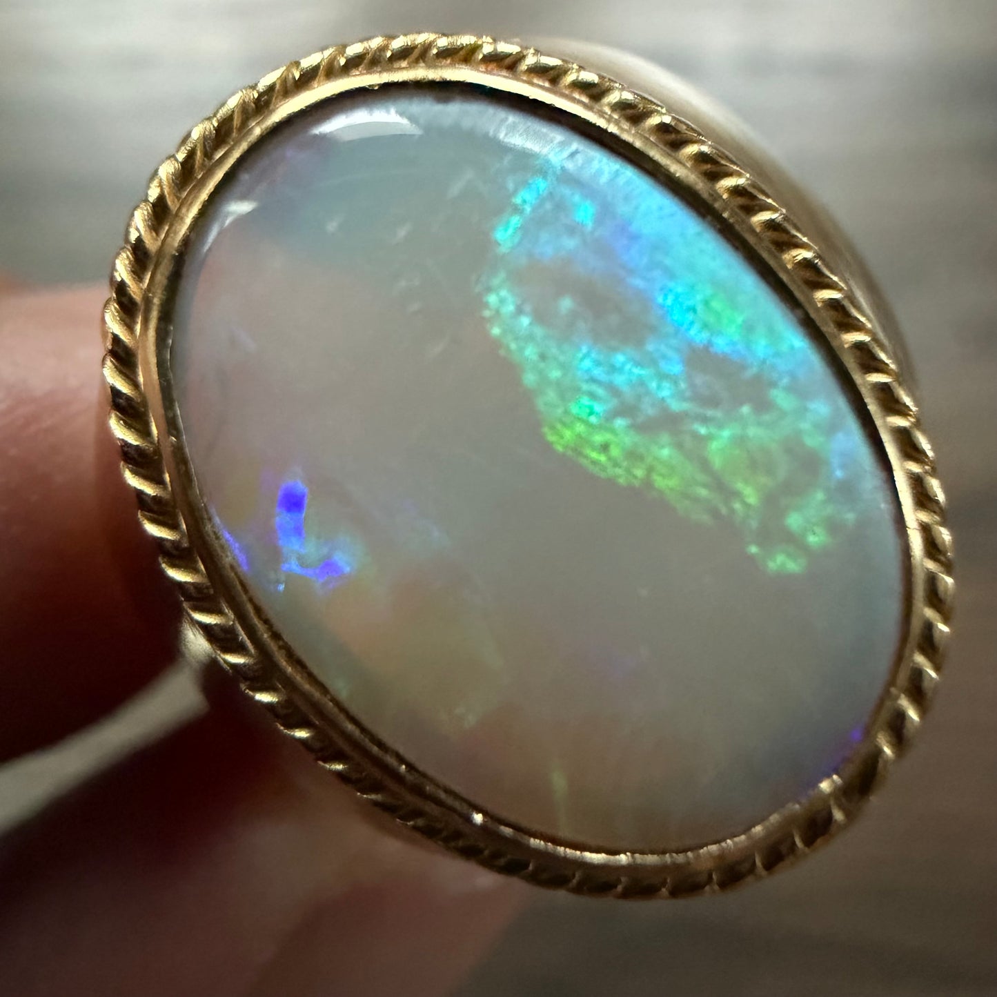 Vintage Solid 18k Yellow Gold Large Australian Opal Signet Ring (8)
