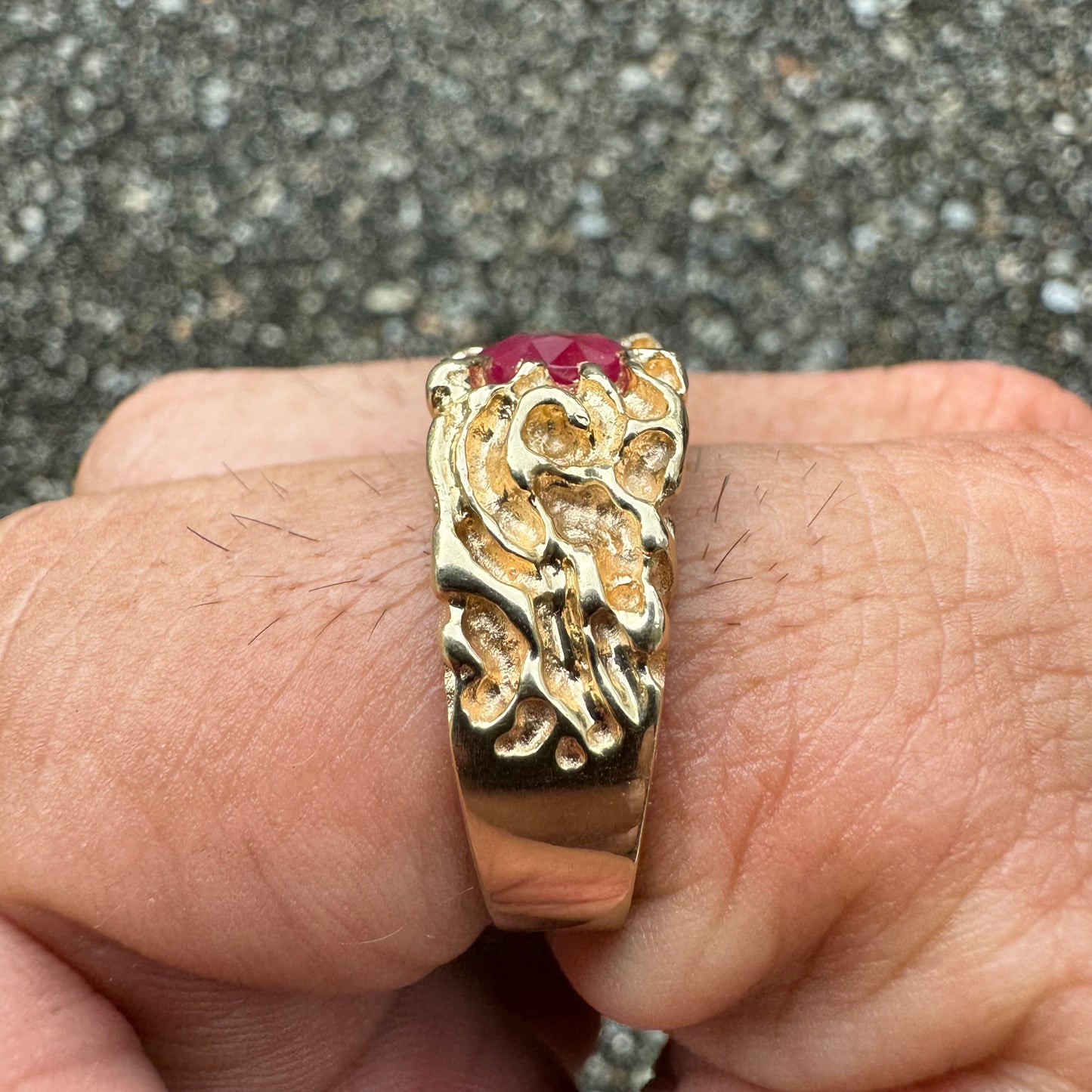 1960’s/70’ Solid Backed 14k Yellow Gold Heavyweight 2.3Ct Natural Ruby Brutalist Nugget Ring (11.5)
