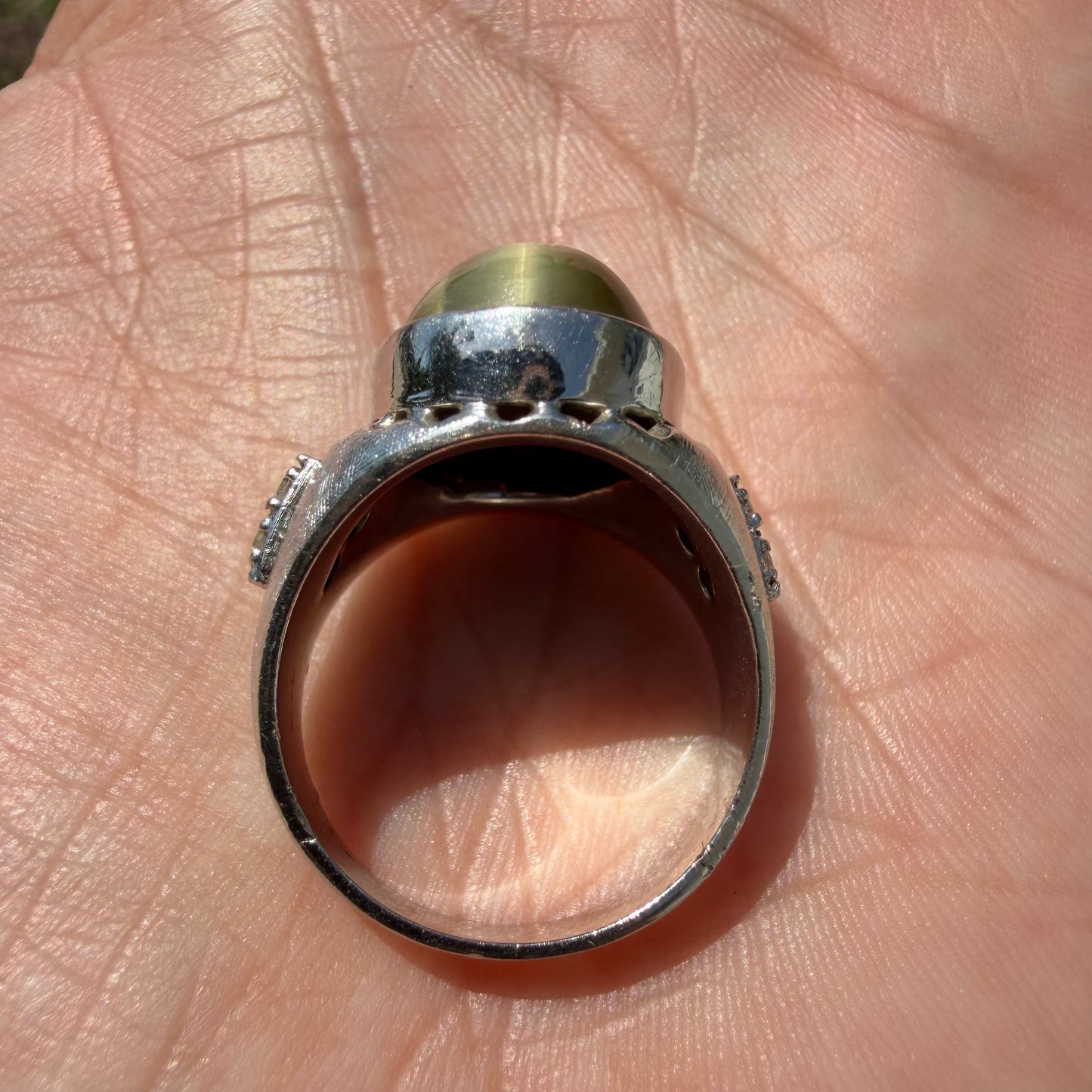 Mid-Century Solid 14k White Gold 7.25ctw Natural Chrysoberyl Cats Eye And Diamond Gents Ring (8.5)