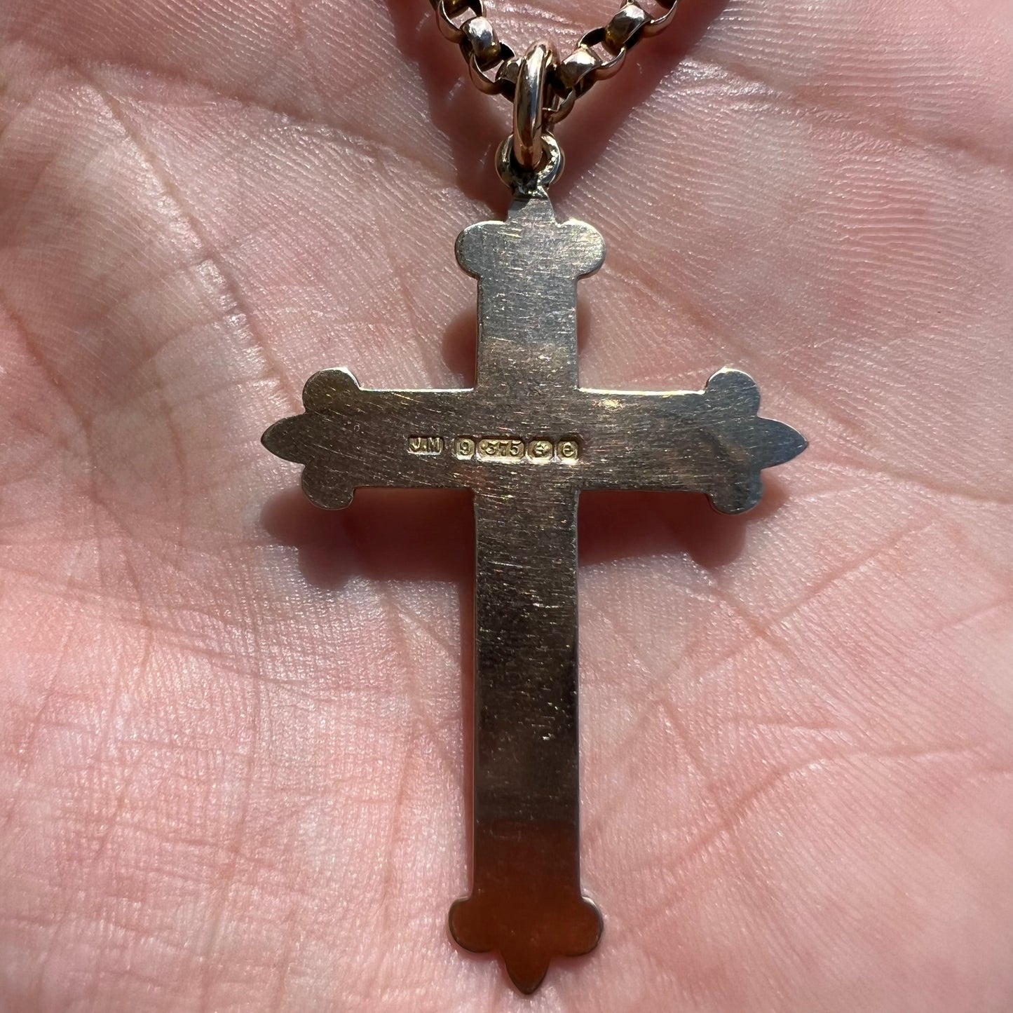 Edwardian (1904) 9k Gold Gothic Floral Engraved Cross And Rolo Link Necklace (19”)