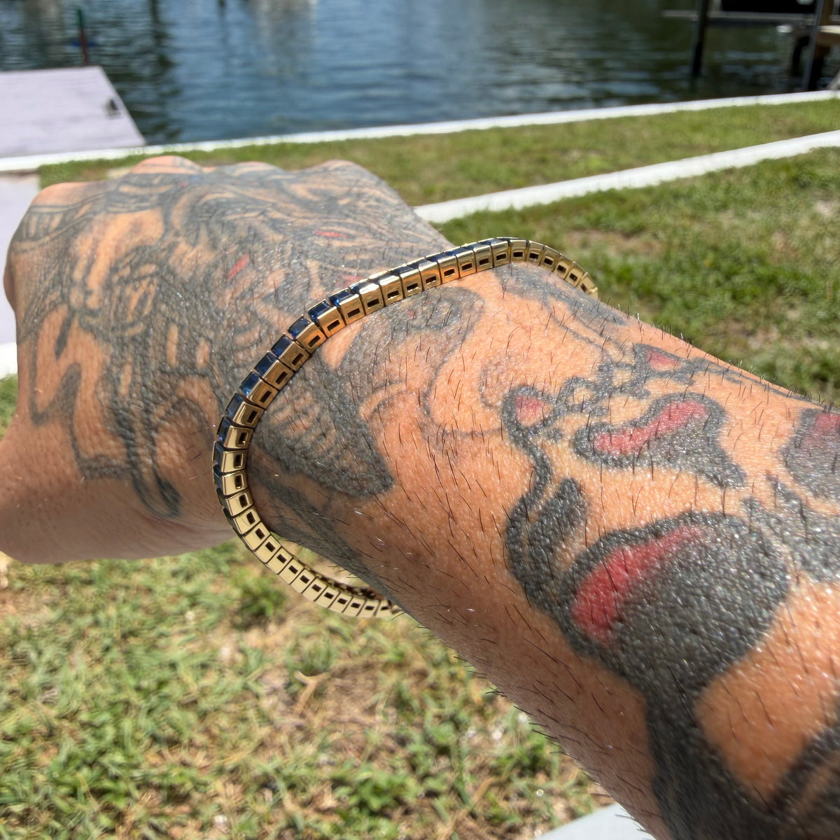 1930’s/40’s Solid 18k Yellow Gold 6.0ctw Carré Cut Natural Blue Sapphire Tennis Bracelet By Louis J. Meyer Inc. (7.25”)