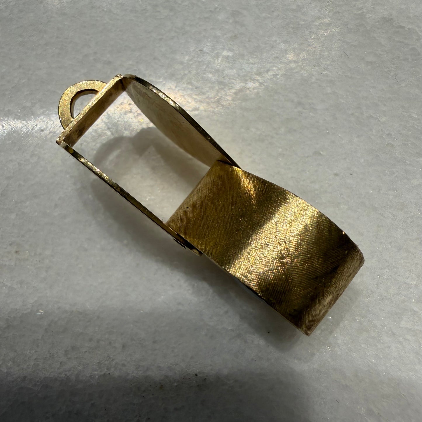 1977 Solid 18k Yellow Gold English Hallmarked Jewelers Loupe Pendant