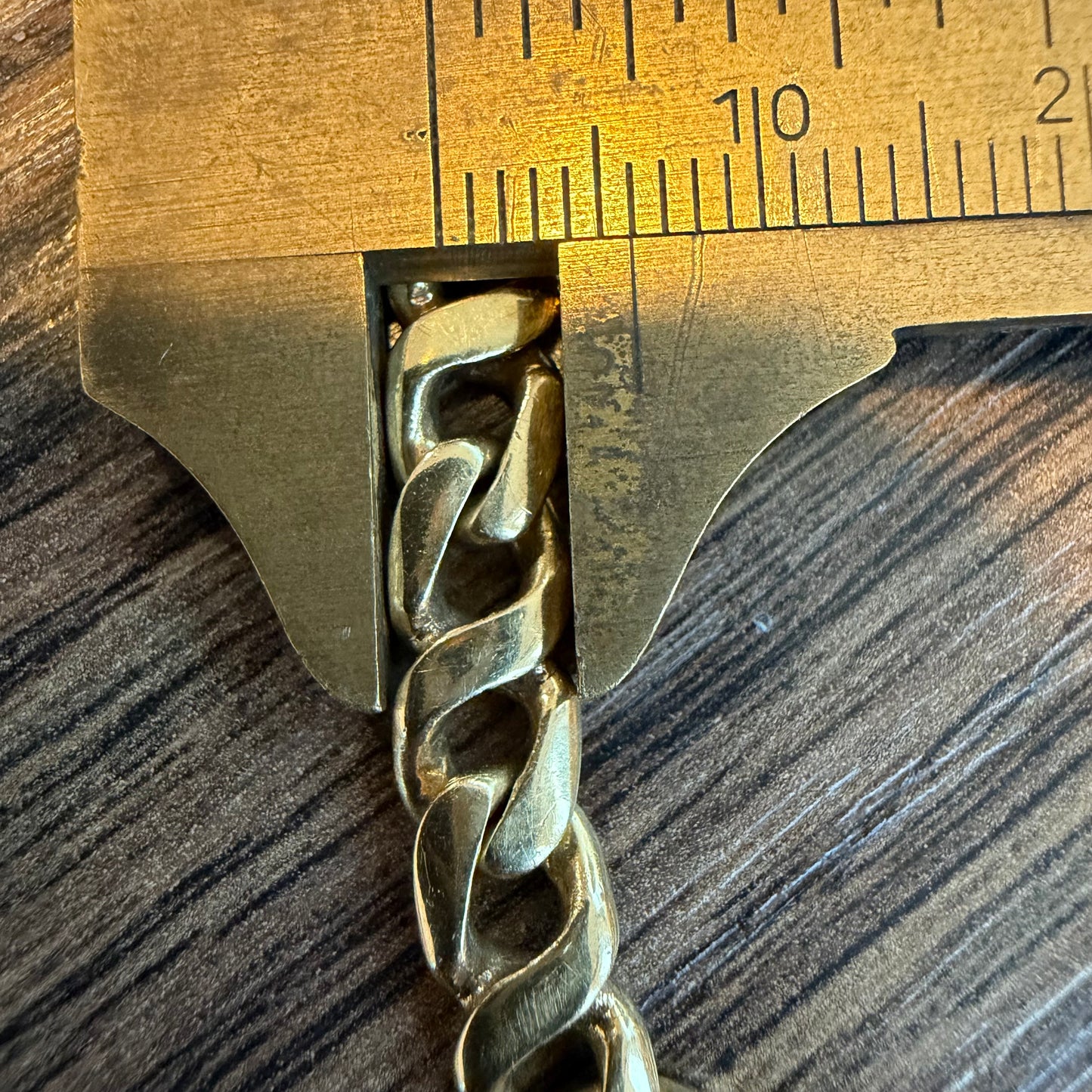 Vintage Solid 14k Yellow Gold Figure 8 Curb Link Bracelet (8.75”)
