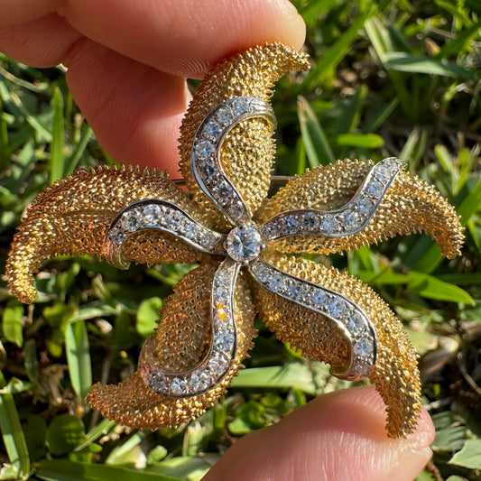 Vintage Sold 18k Yellow Gold 1.5CTW Natural Diamond Starfish/Floral Brooch