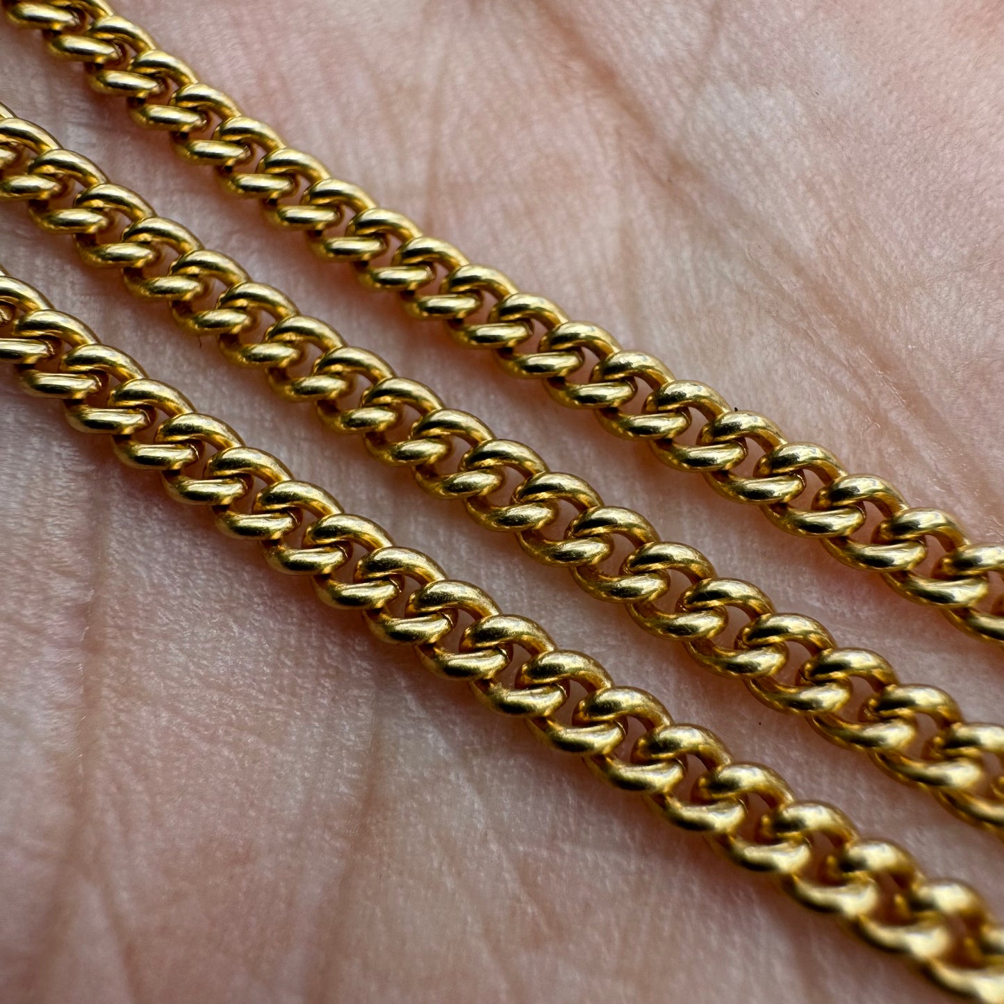 Mid-Century UnoAerre Solid 18k Yellow Gold Classic Cuban Curb Link Necklace (22”)