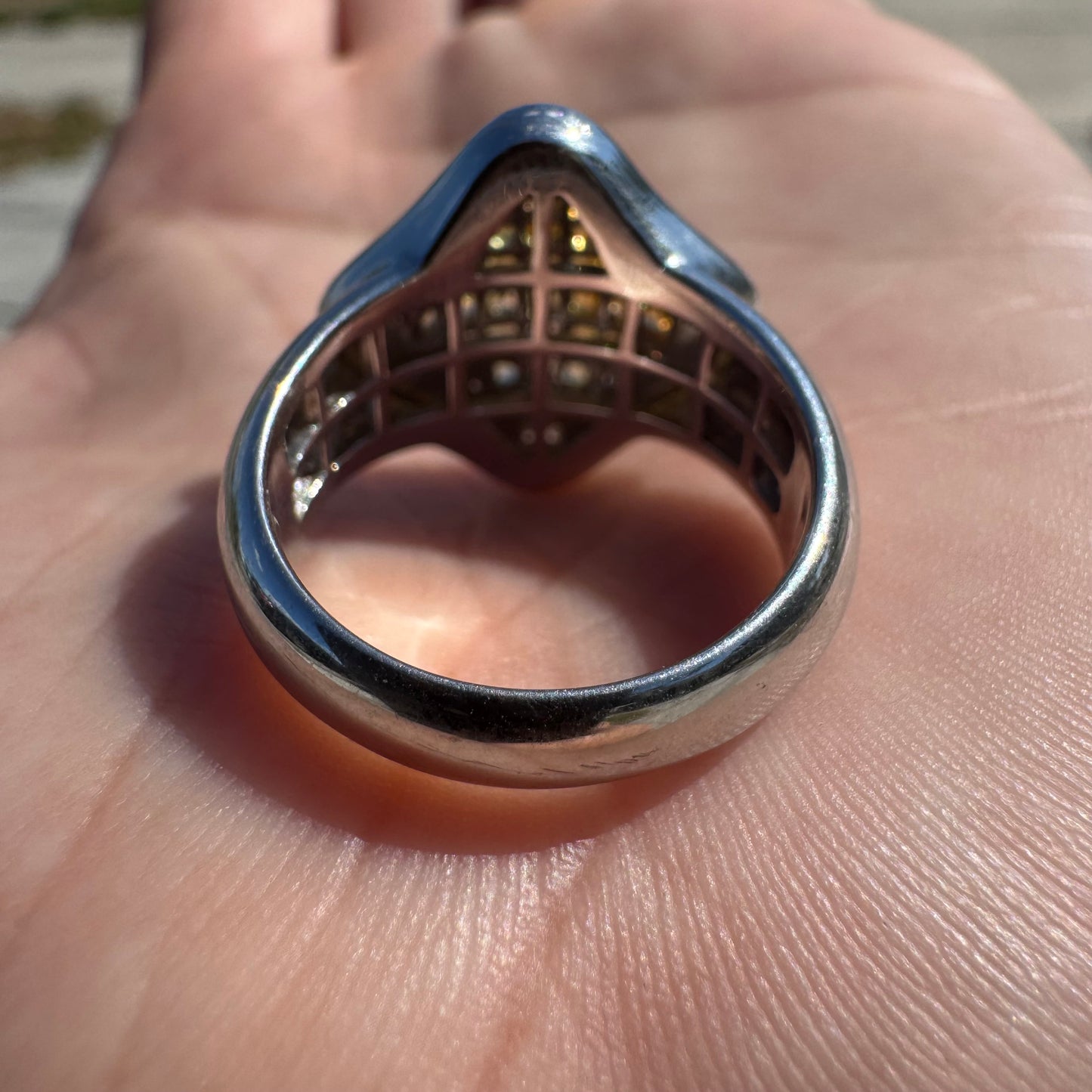 High End Designer Solid 18k White Gold 2.5ctw Natural Diamond And Yellow Sapphire “Chameleon” Ring (6.75)