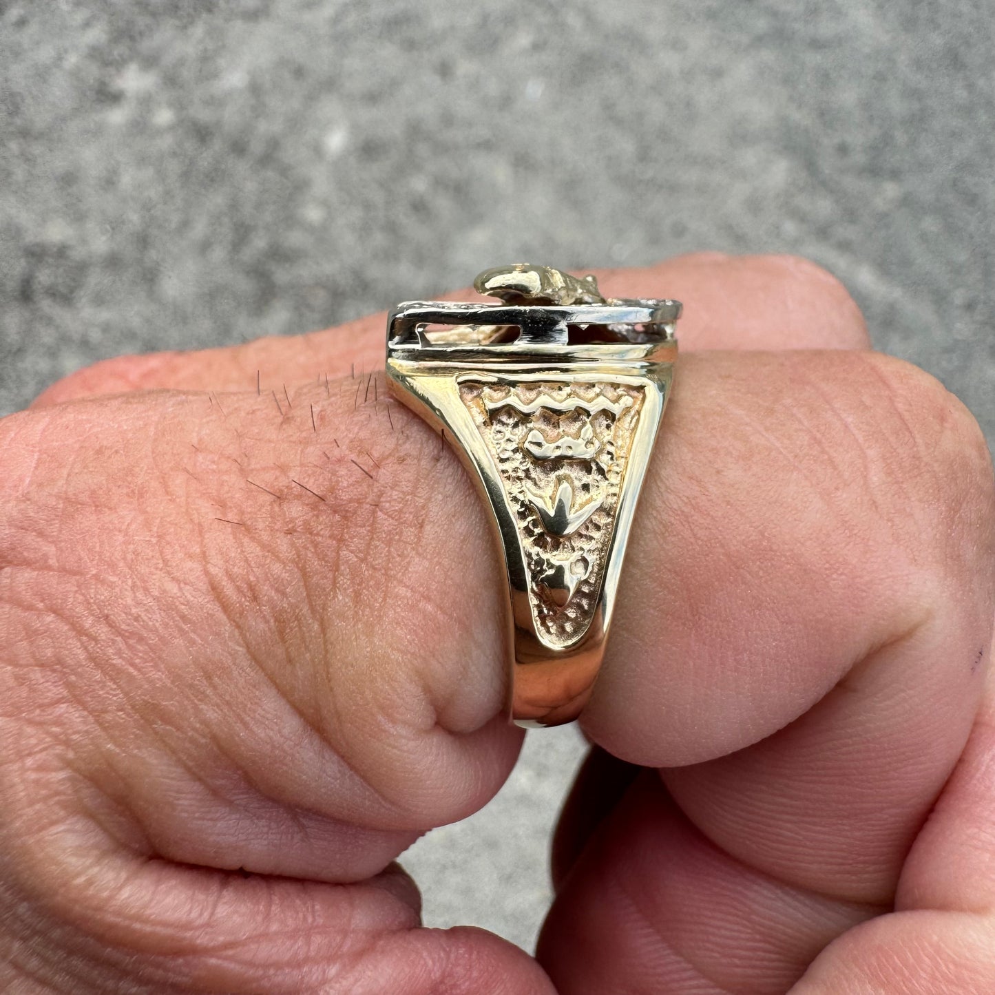 1970’s/80’s Solid 14k Gold .65ctw Natural Diamond Encrusted Good Luck Horseshoe “Gamblers” Ring (8.5)