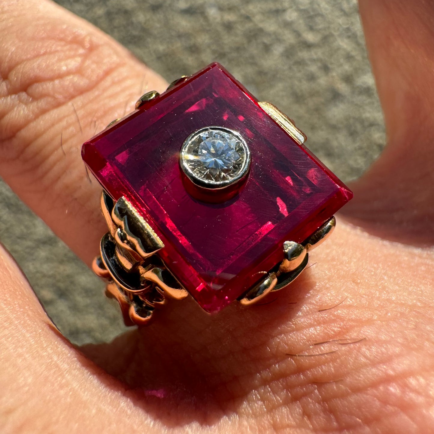 Mid-Century 18k Yellow Gold .20Ct Natural Diamond Red Spinel Fleur De Lis Ring (7.5)