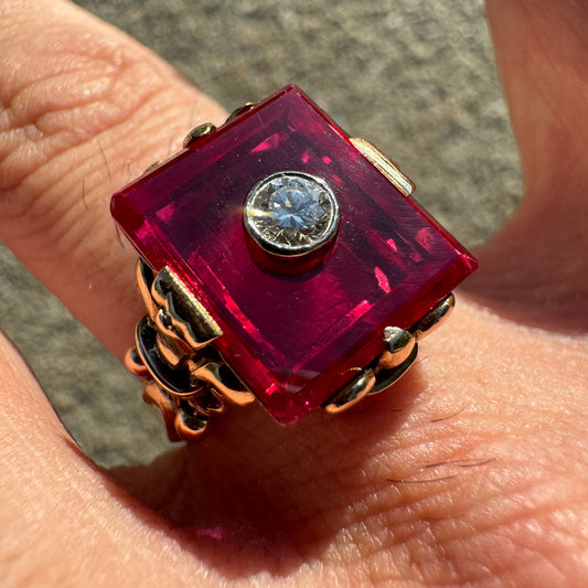 Mid-Century 18k Yellow Gold .20Ct Natural Diamond Red Spinel Fleur De Lis Ring (7.5)