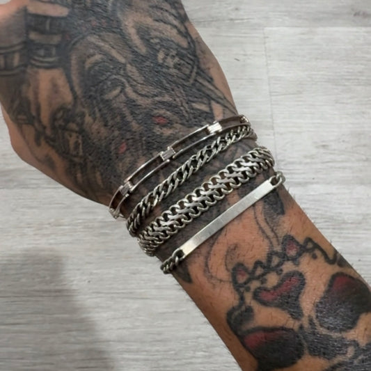 2 bracelets