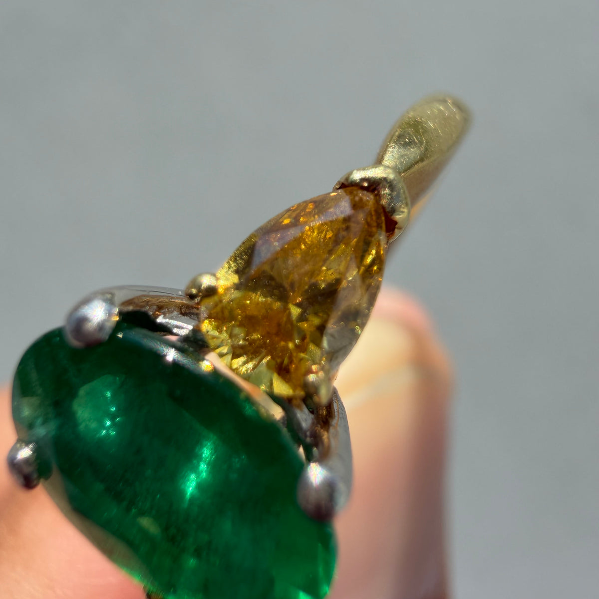 Vintage Solid 18k Yellow Gold and Platinum 2.0ctw Natural Emerald and Fancy Yellow Diamond Trilogy Ring (7.5)