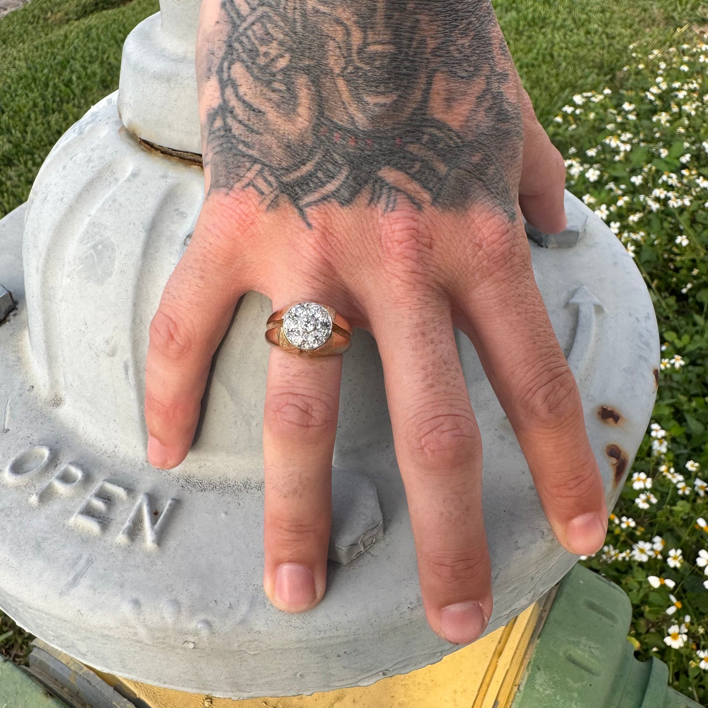 Vintage Solid 18K Yellow Gold 1.75CTW Old Euro Cut Diamond Kentucky Cluster Gents Ring (8.5)