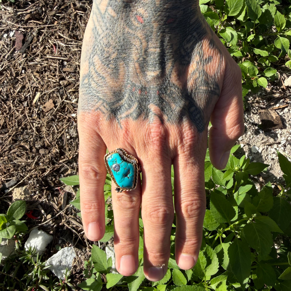 Vintage Handcrafted Solid 14k Yellow Gold Natural Diamond Set Turquoise Ring (8)
