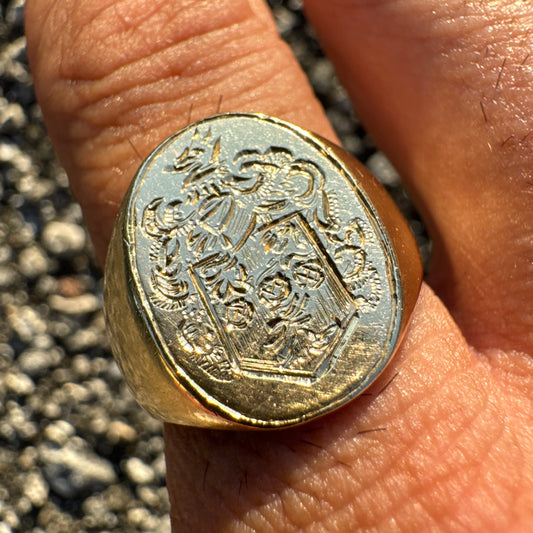 Old Solid 14k Yellow Gold Hand Chased Engraved Crest Signet Ring (10)