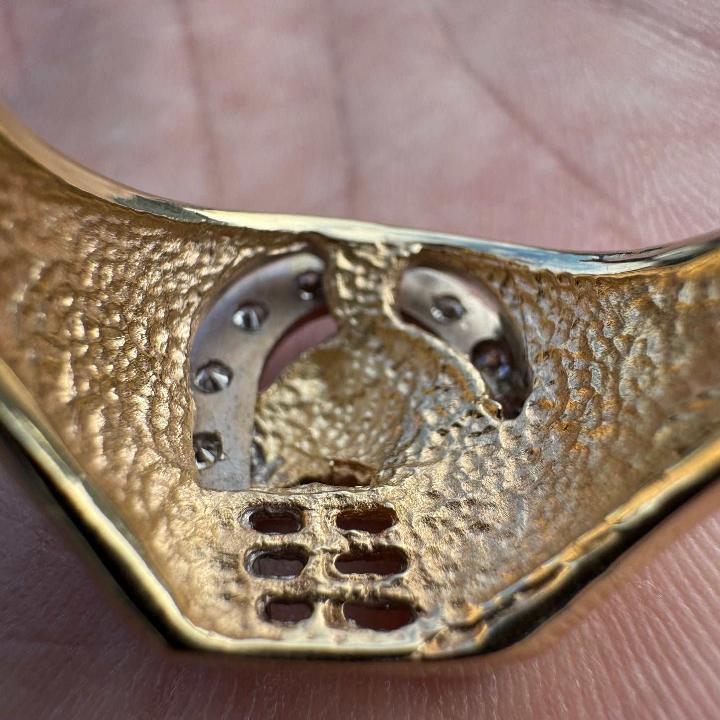 1970’s/80’s Solid 14k Gold .65ctw Natural Diamond Encrusted Good Luck Horseshoe “Gamblers” Ring (8.5)