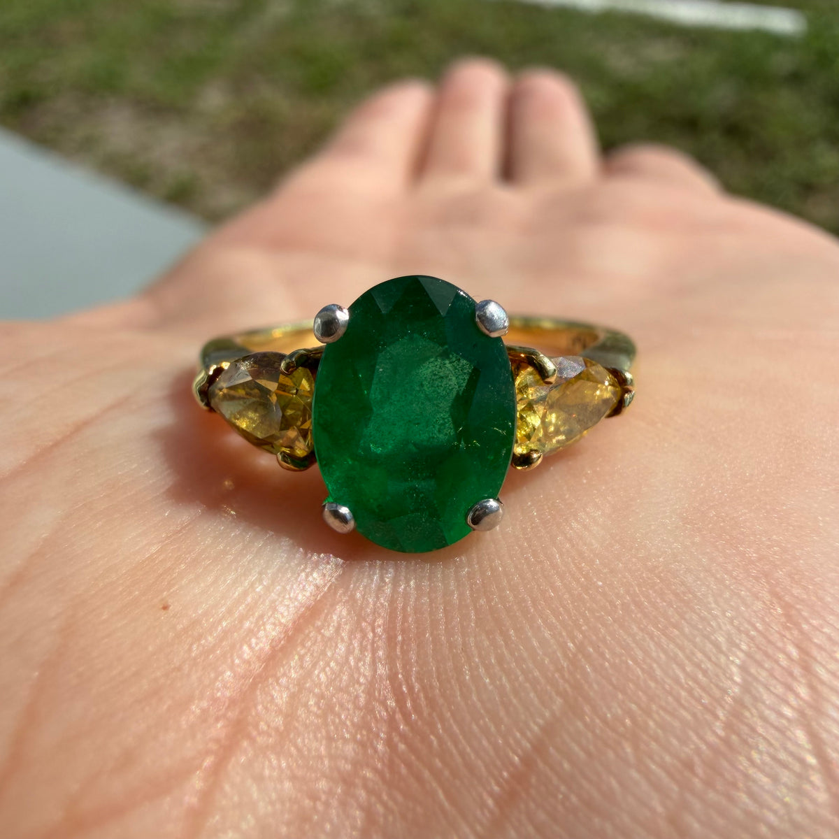 Vintage Solid 18k Yellow Gold and Platinum 2.0ctw Natural Emerald and Fancy Yellow Diamond Trilogy Ring (7.5)