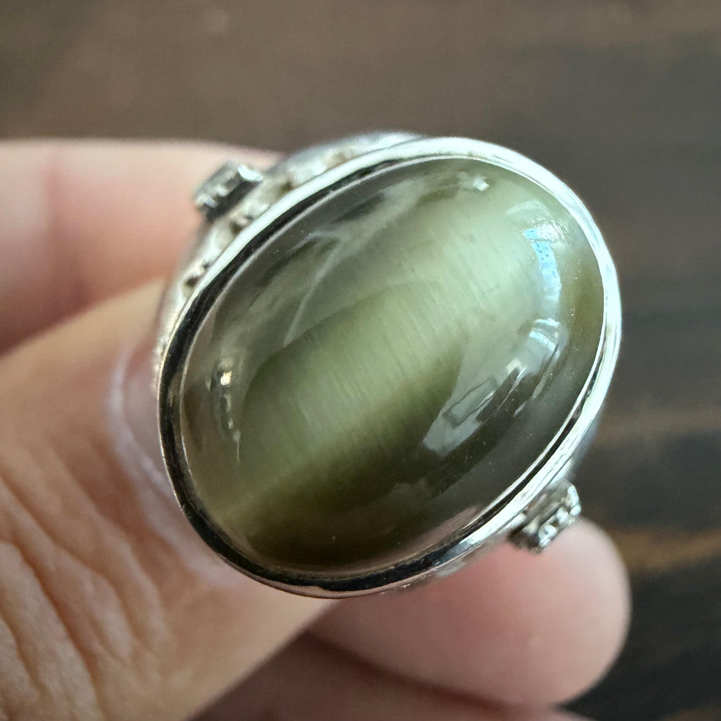 Mid-Century Solid 14k White Gold 7.25ctw Natural Chrysoberyl Cats Eye And Diamond Gents Ring (8.5)