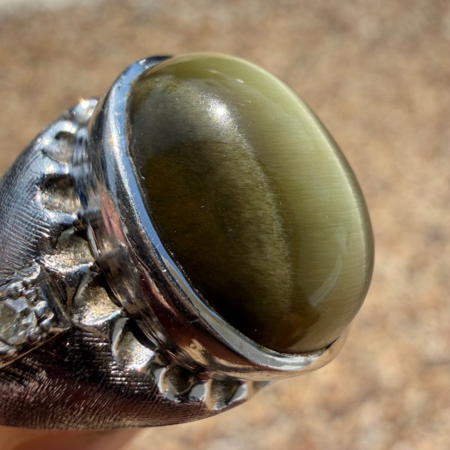 Mid-Century Solid 14k White Gold 7.25ctw Natural Chrysoberyl Cats Eye And Diamond Gents Ring (8.5)