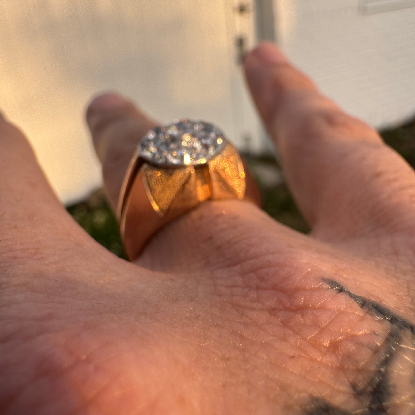 Vintage Solid 18K Yellow Gold 1.75CTW Old Euro Cut Diamond Kentucky Cluster Gents Ring (8.5)