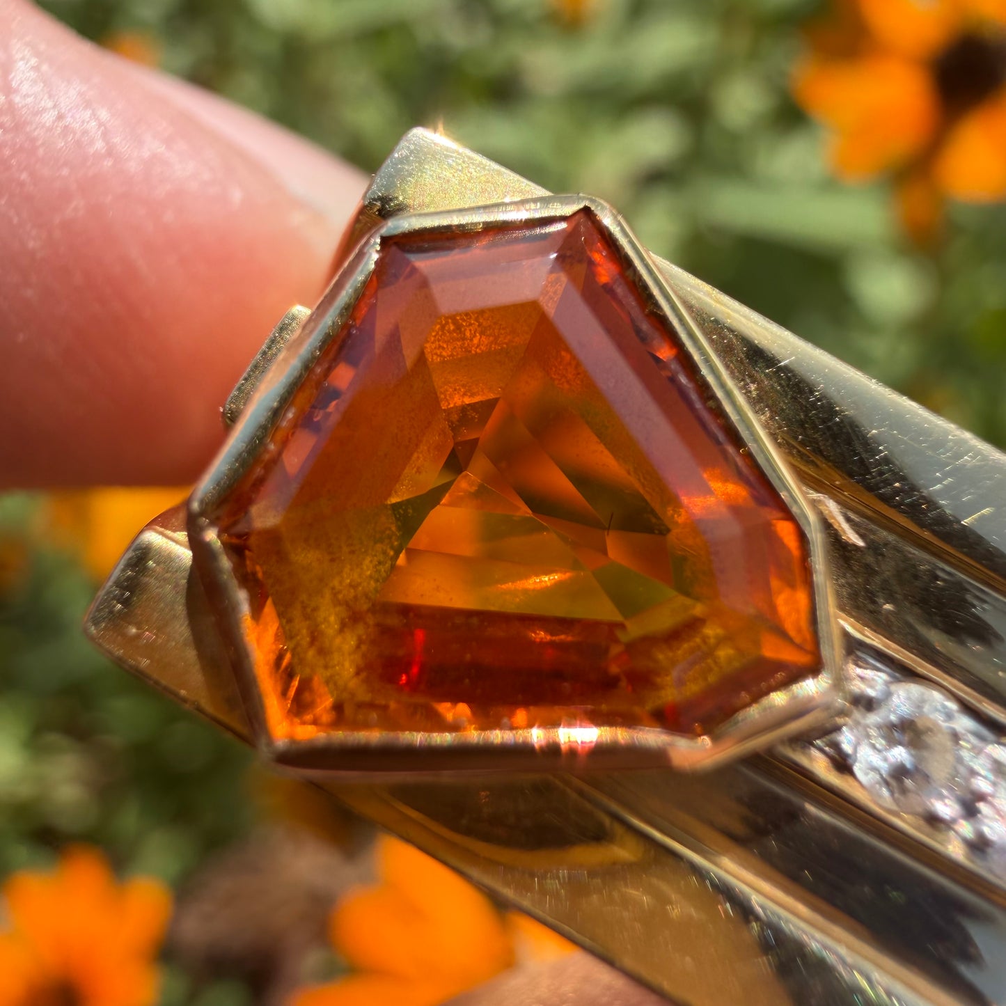 Vintage Solid 18k Yellow Gold Shield Cut Orange Sapphire And Diamond Signet Ring (8.25)
