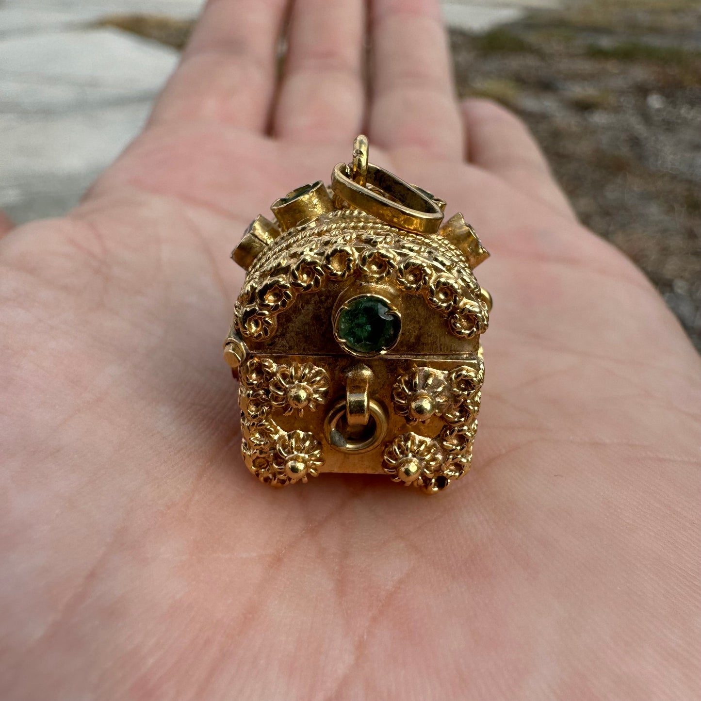 Mid-Century 18k Italian Yellow Gold Natural Emerald And Diamond Treasure Chest Pendant