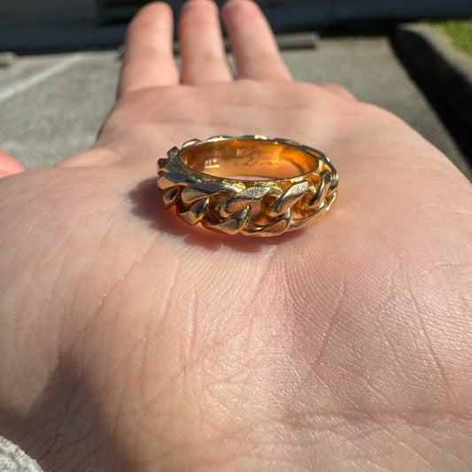 MID-CENTURY SOLID 18K YELLOW GOLD CUBAN CURB LINK BANDED RING (7.5)