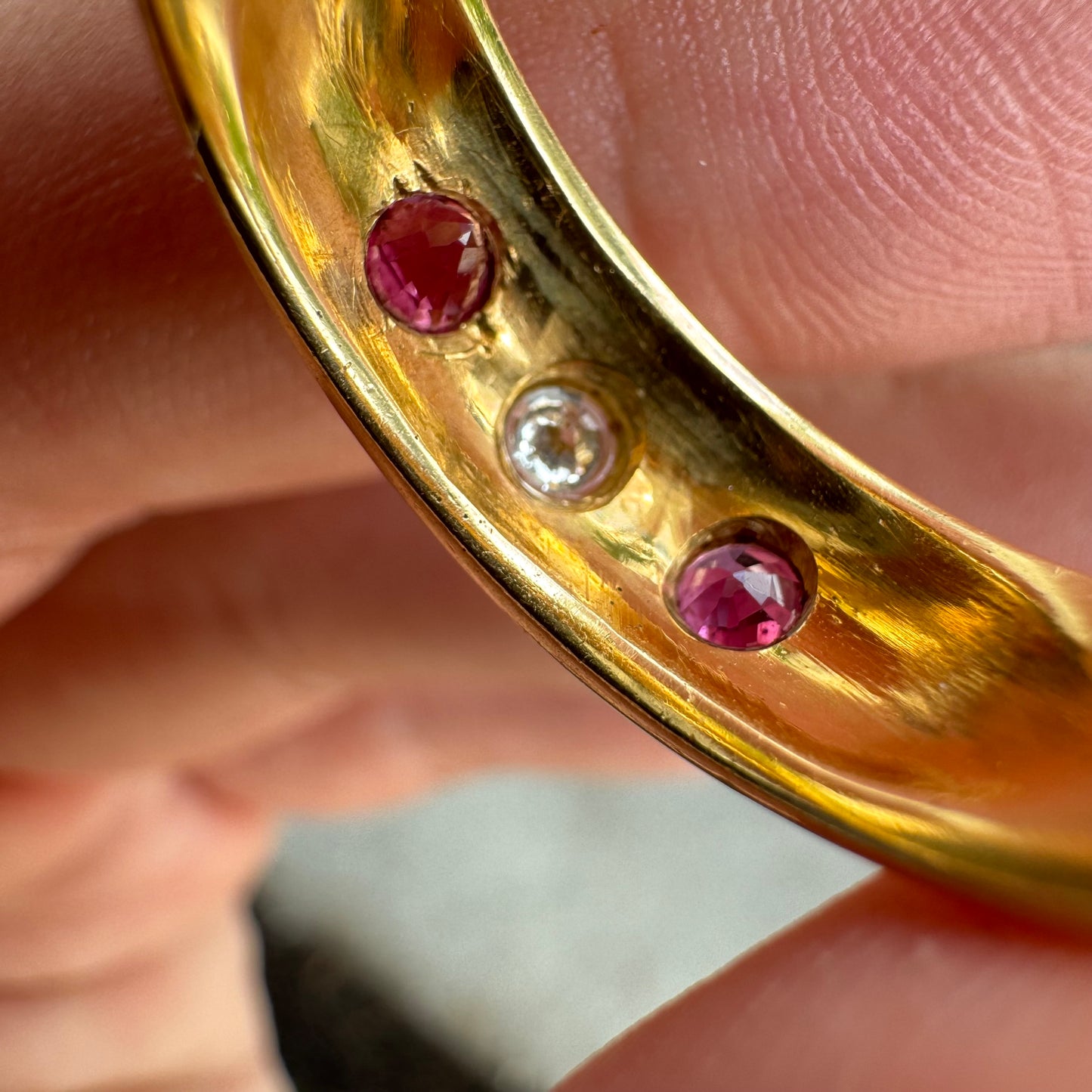 Pre-1950 Solid 18k Italian Yellow Gold .75ctw Natural Diamond And Ruby Trilogy Donut Ring (9)