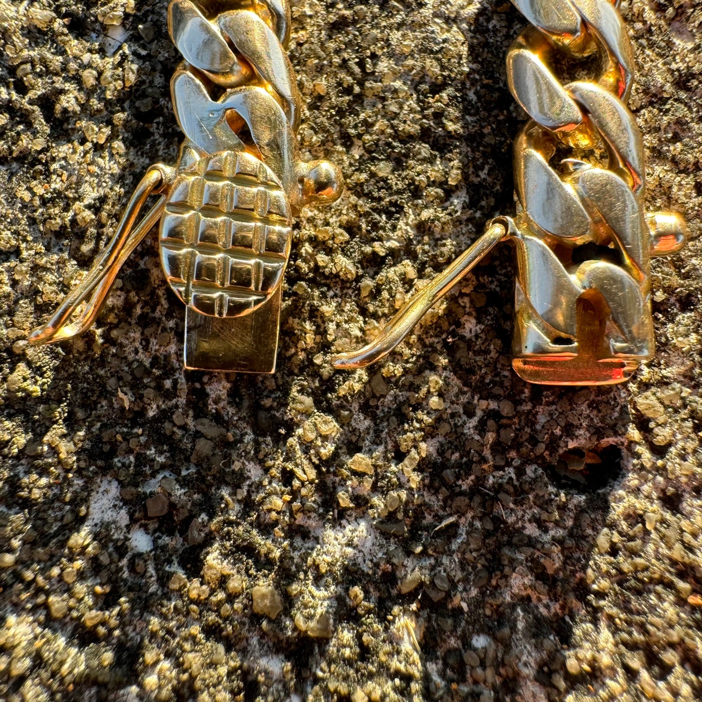 1980’s Solid 18k Yellow Gold Heavyweight Cuban Link Bracelet (8”)