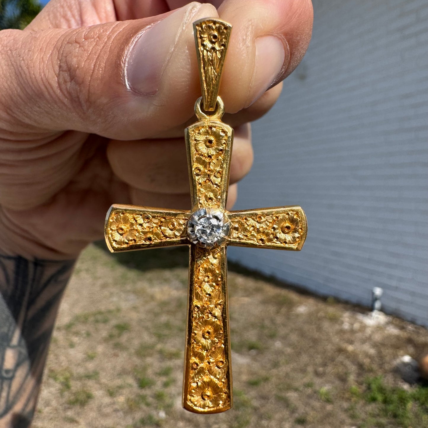 Art Deco Solid 18k Yellow Gold .25ct Natural Diamond Solitaire Hand Engraved Floral Cross