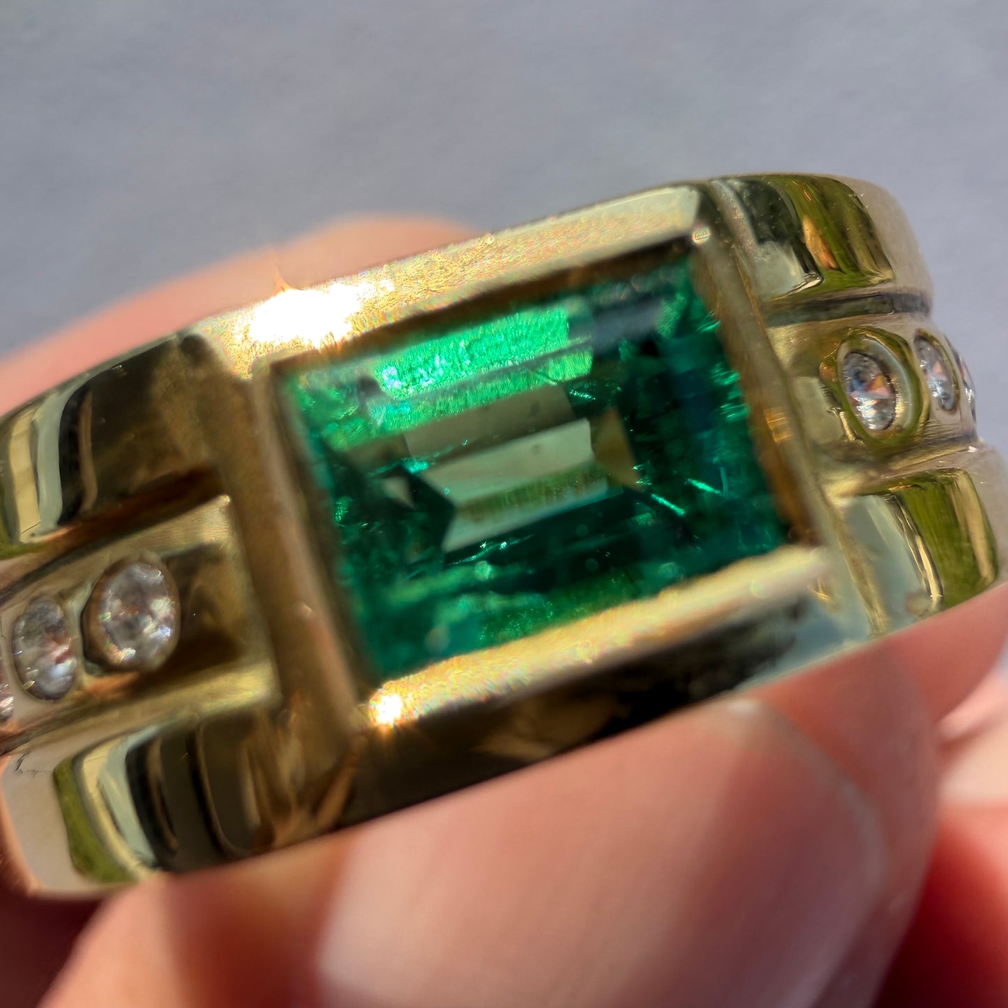 1980’s New Old Stock Solid 18k Yellow Gold 1.0ctw Natural Columbian Emerald and VS Diamond Ring (7)
