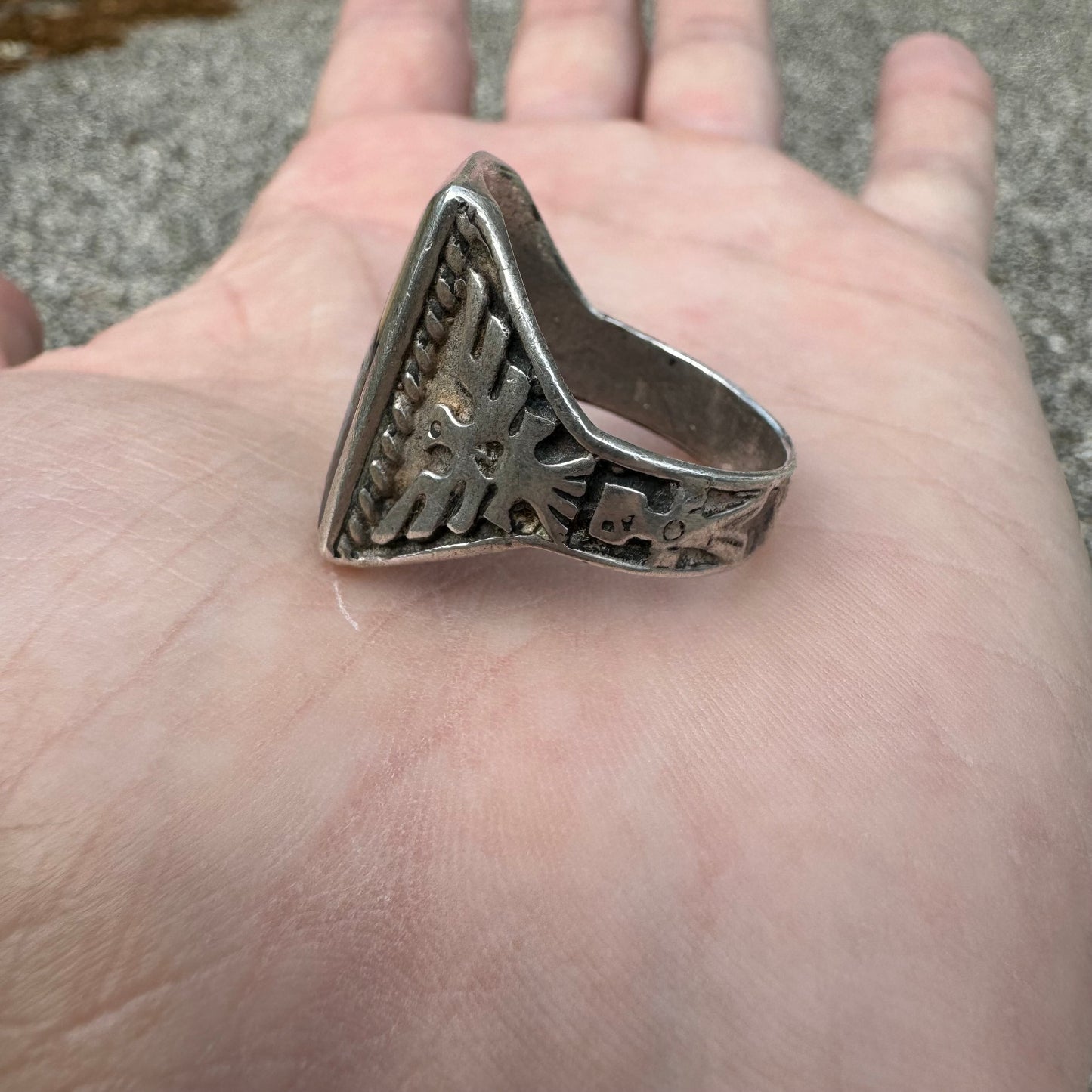 Circa 1970’s Sterling Silver Crushed Turquoise/Mother Of Pearl Inlaid Native Southwestern Thunderbird Ring (12)
