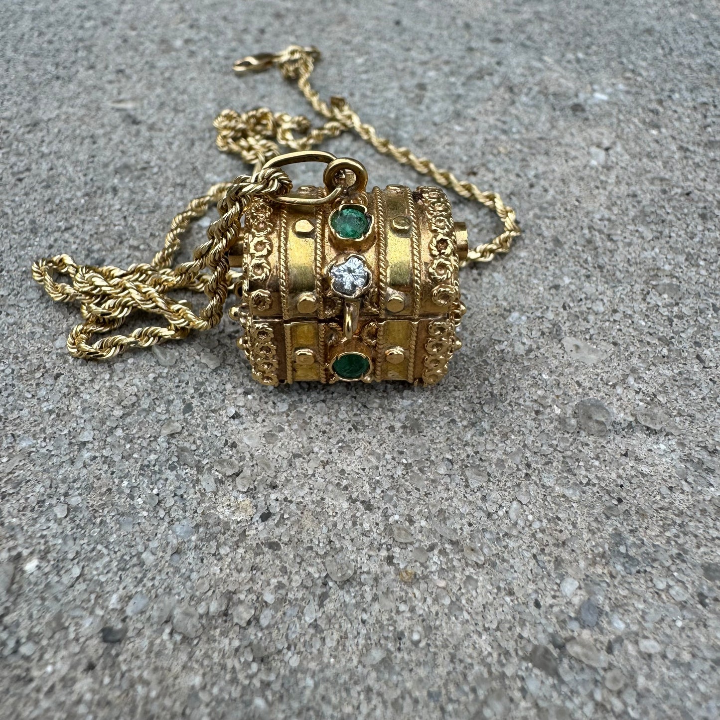 Mid-Century 18k Italian Yellow Gold Natural Emerald And Diamond Treasure Chest Pendant