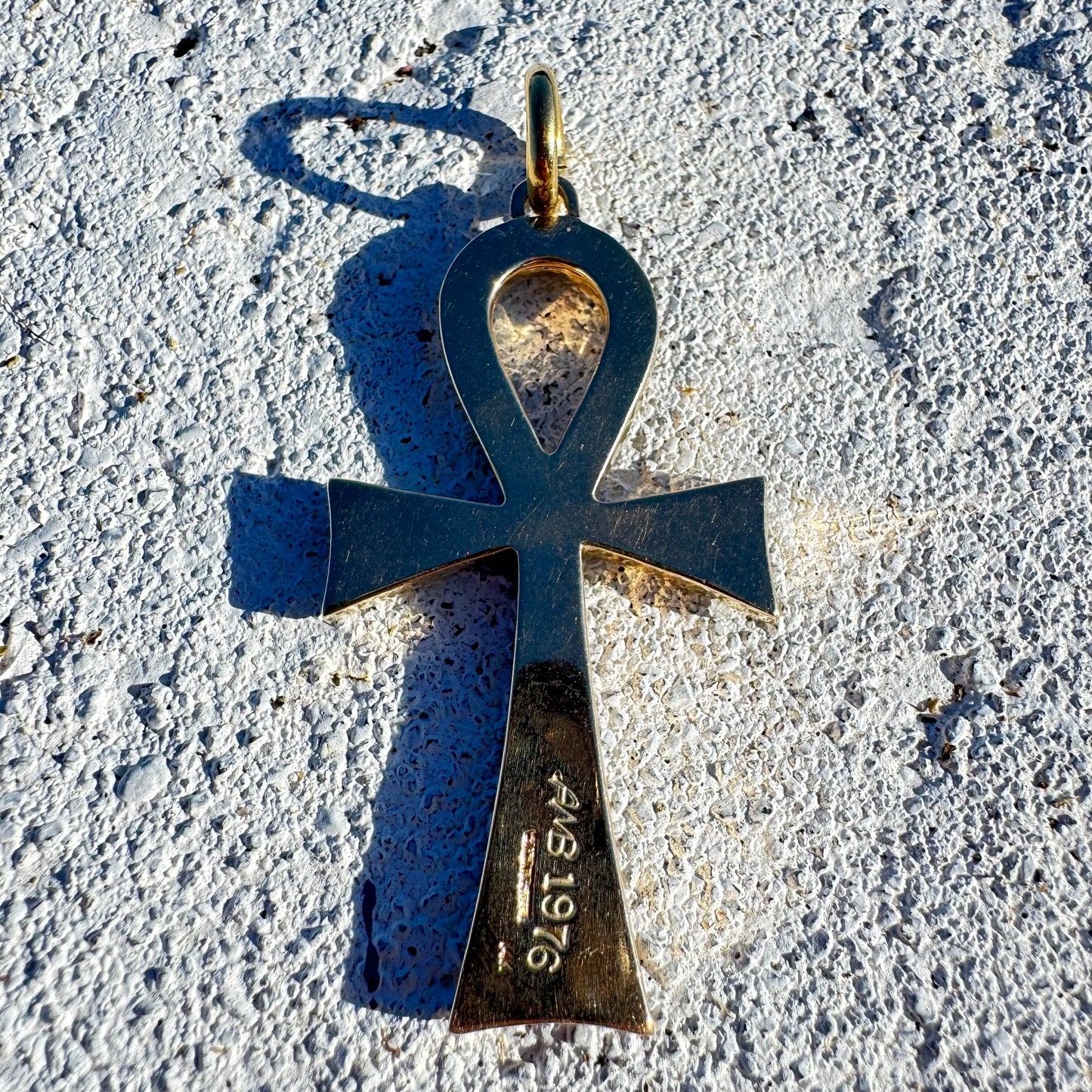 1976 Designer Handcrafted Solid 14k Yellow Gold Lapis Inlaid Egyptian Ankh Pendant