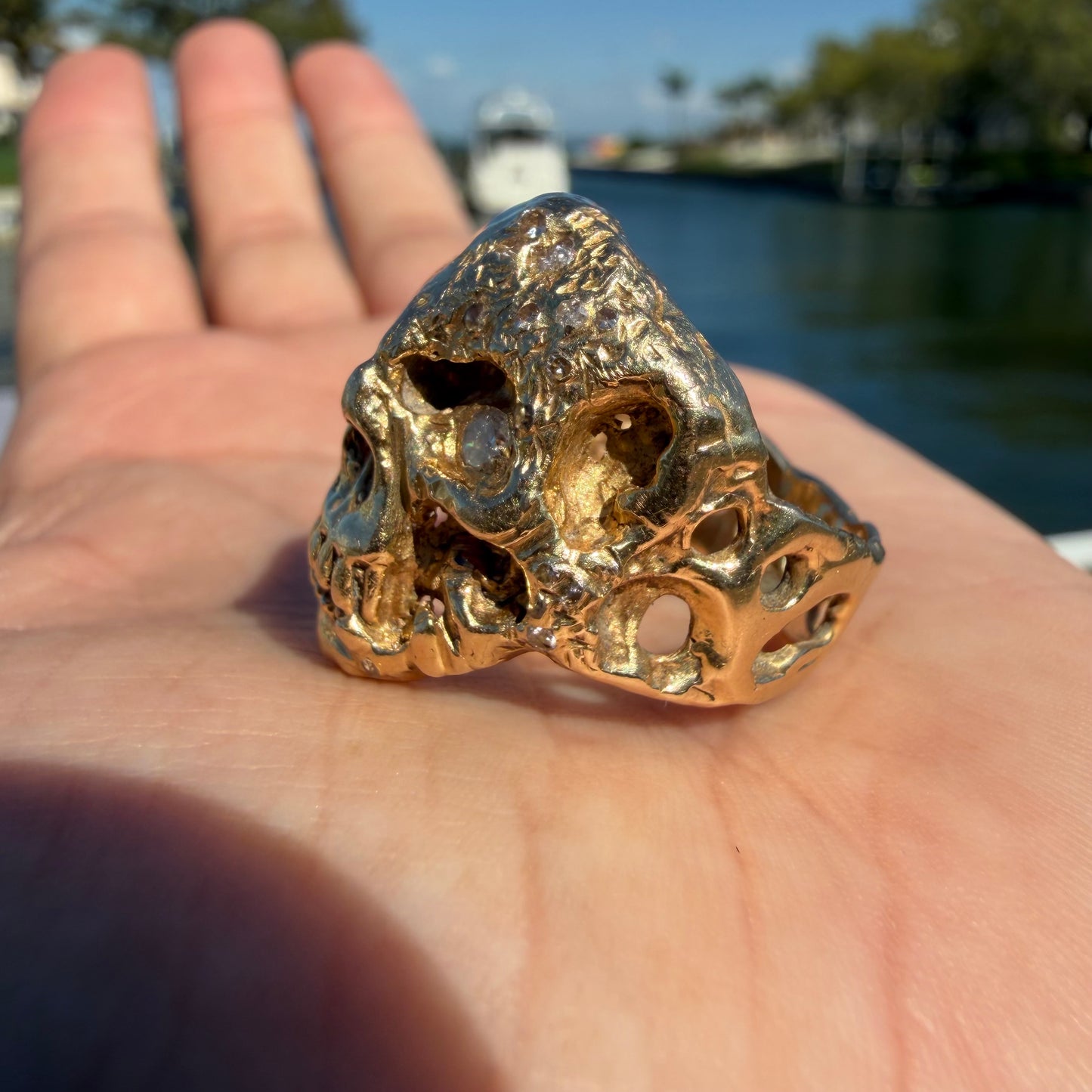 Vintage Solid 14k Yellow Gold Natural Diamond Encrusted Brutalist Ghoulish Skull Ring (11)