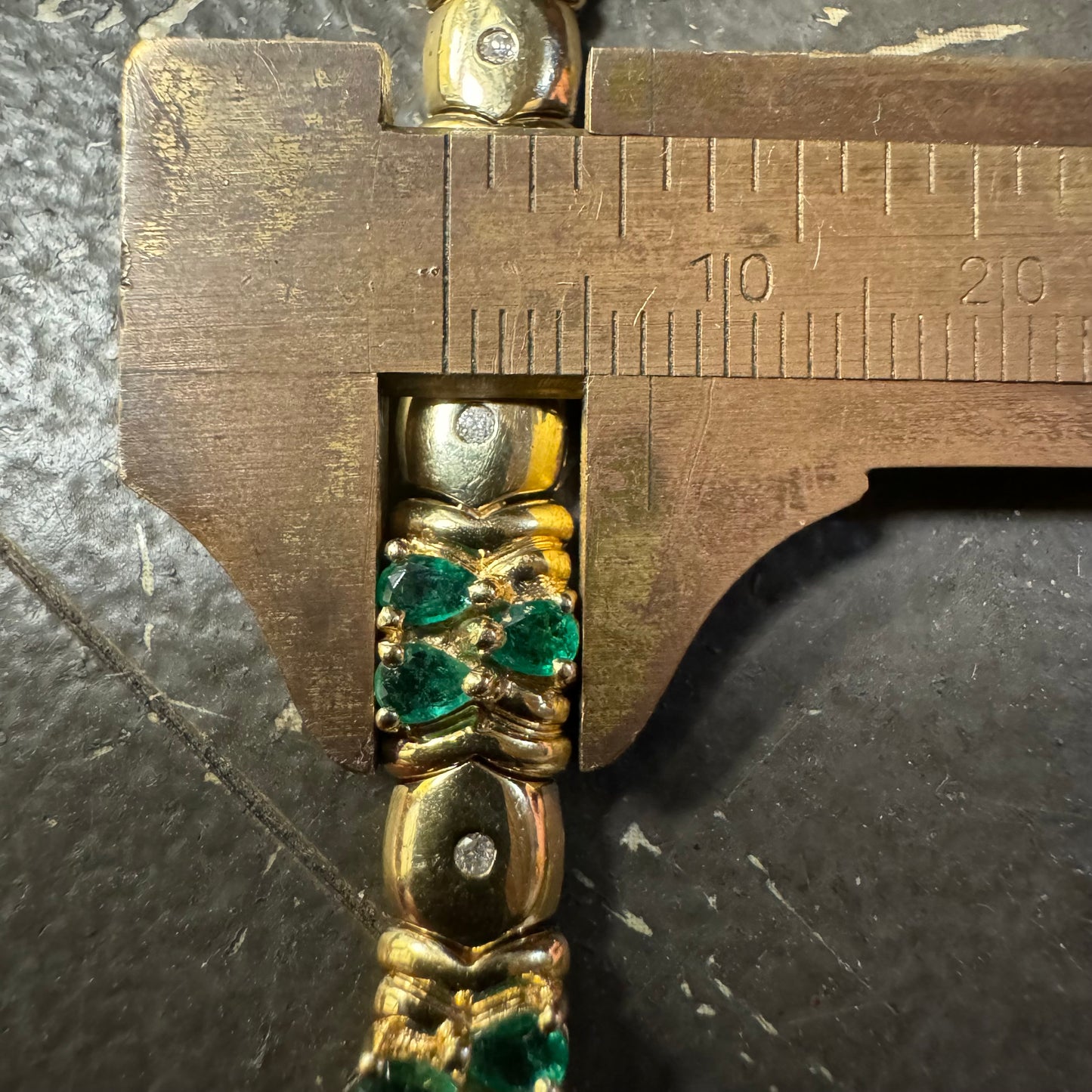 Vintage 14k High Polished Yellow Gold 7.0Ctw Natural Pear Cut Columbian Emerald And Diamond Bracelet