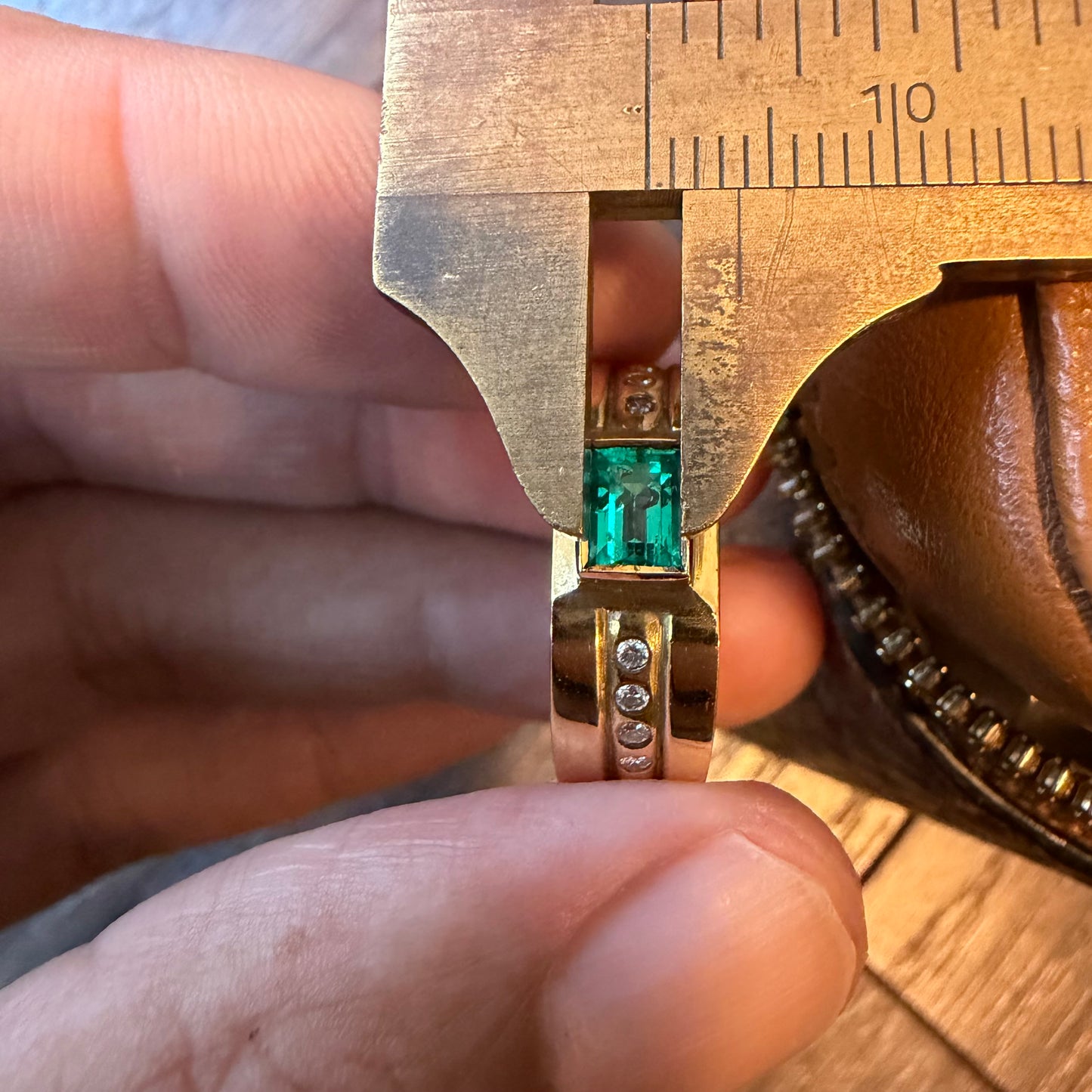 1980’s New Old Stock Solid 18k Yellow Gold 1.0ctw Natural Columbian Emerald and VS Diamond Ring (7)