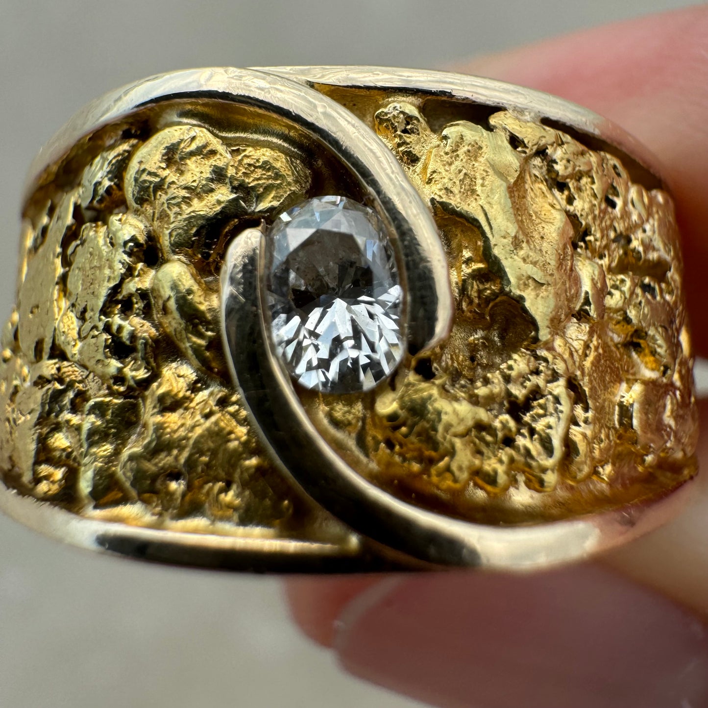 Vintage 22k Raw Gold Nugget Inlaid .15CT Natural VVS Diamond 14k Yellow Gold Ring (9.5)