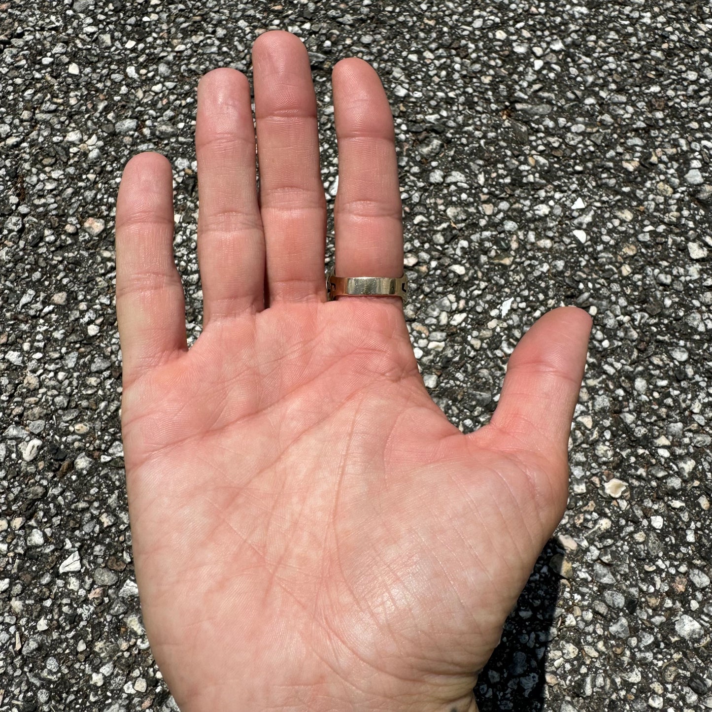 1982 22k Elizabeth 2/St. George British 1 Sovereign Coin Ring (10)