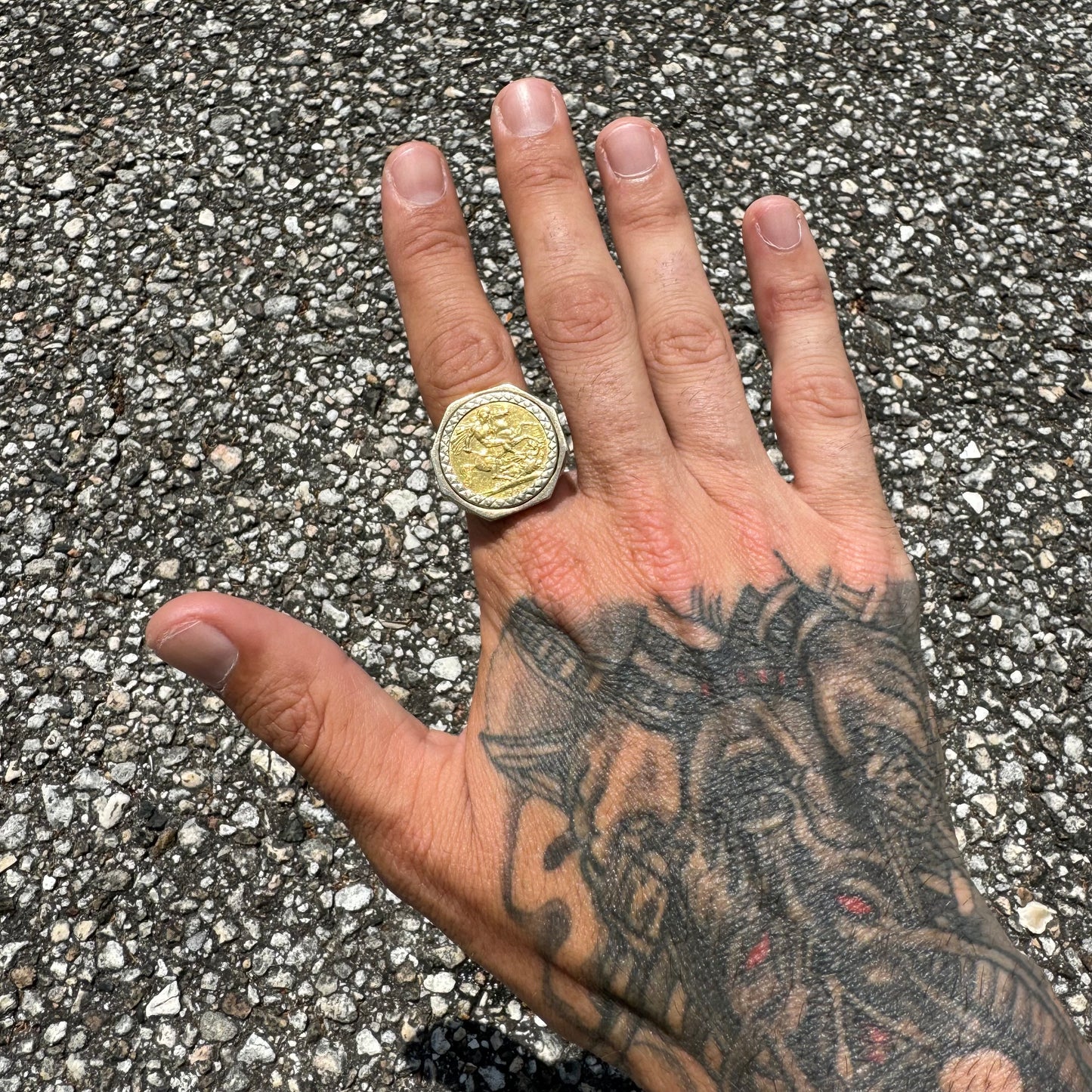 1982 22k Elizabeth 2/St. George British 1 Sovereign Coin Ring (10)