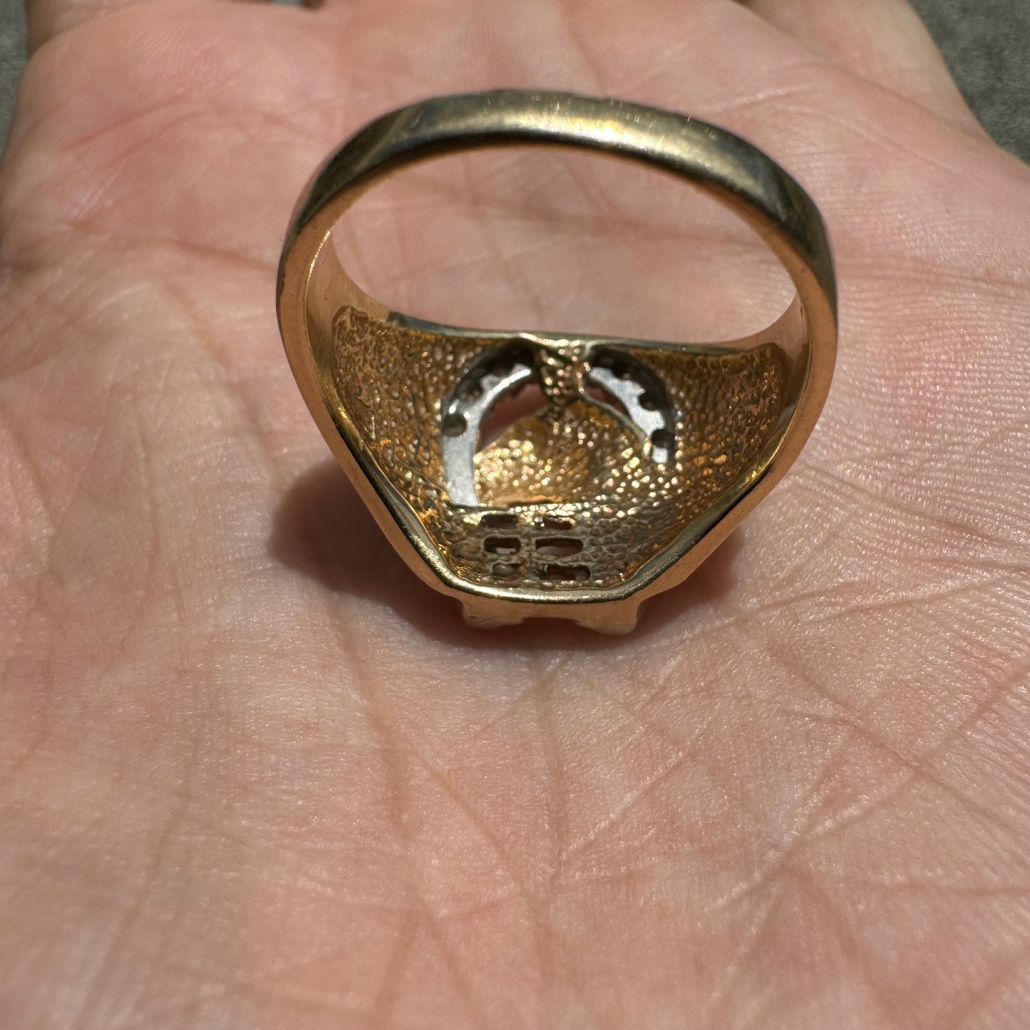1970’s/80’s Solid 14k Gold Natural Diamond Encrusted Good Luck Horseshoe “Gamblers” Ring (9.25)