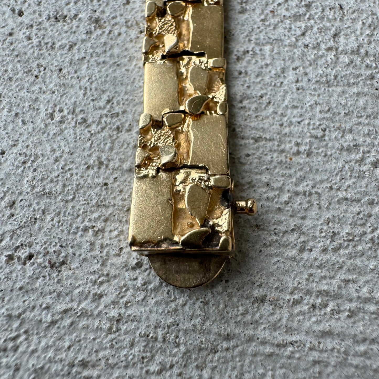 Late 1980’s-Early 90’s Solid 14k Yellow Gold Hinged Nugget Link Bracelet (8.25”)