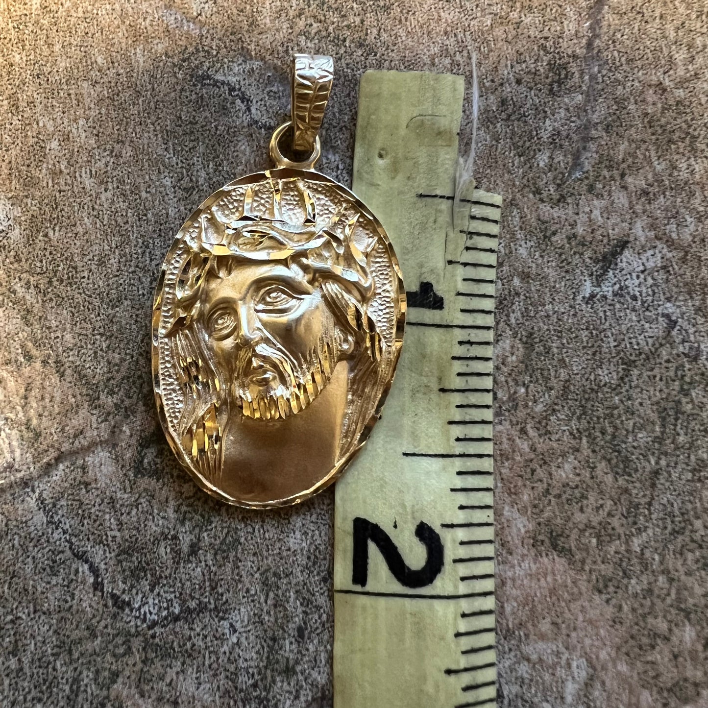 1984 Solid 14k Yellow Gold Suffering Jesus Piece Pendant