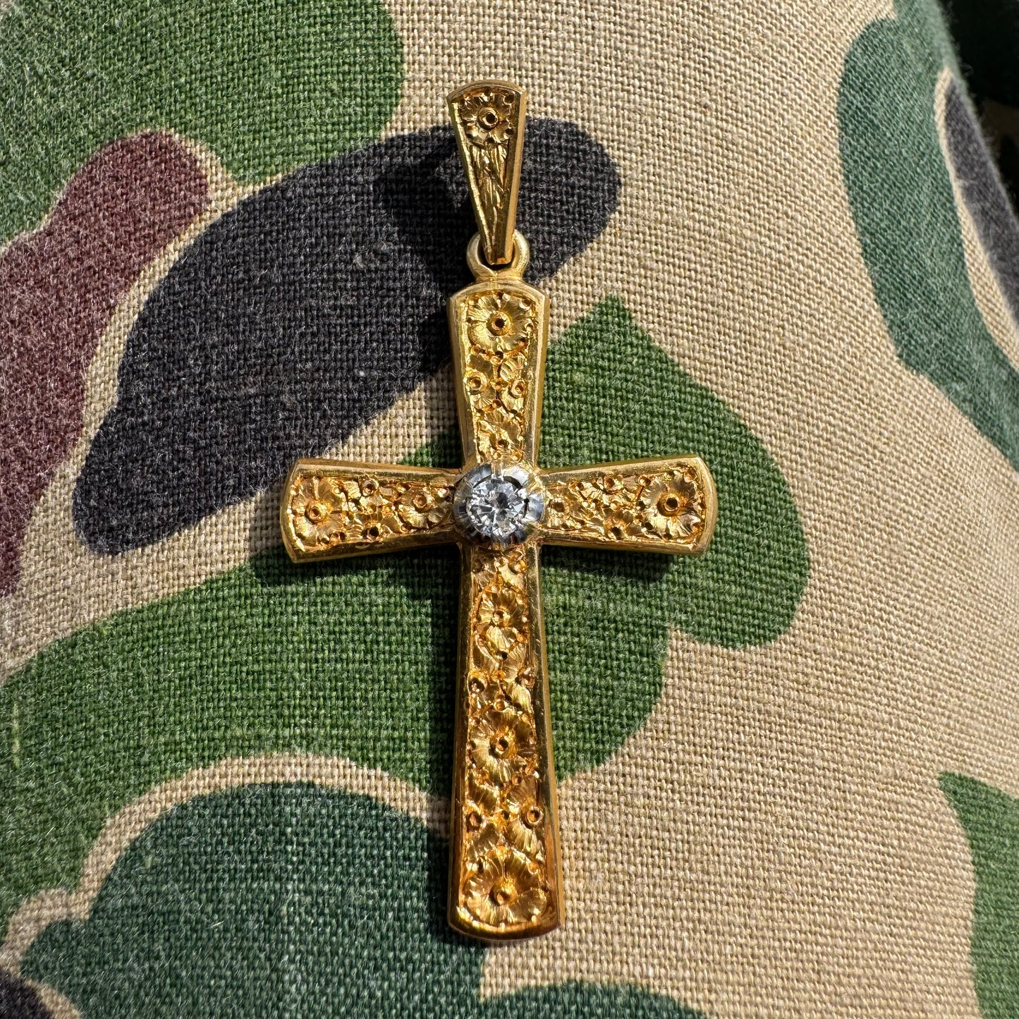 Art Deco Solid 18k Yellow Gold .25ct Natural Diamond Solitaire Hand Engraved Floral Cross