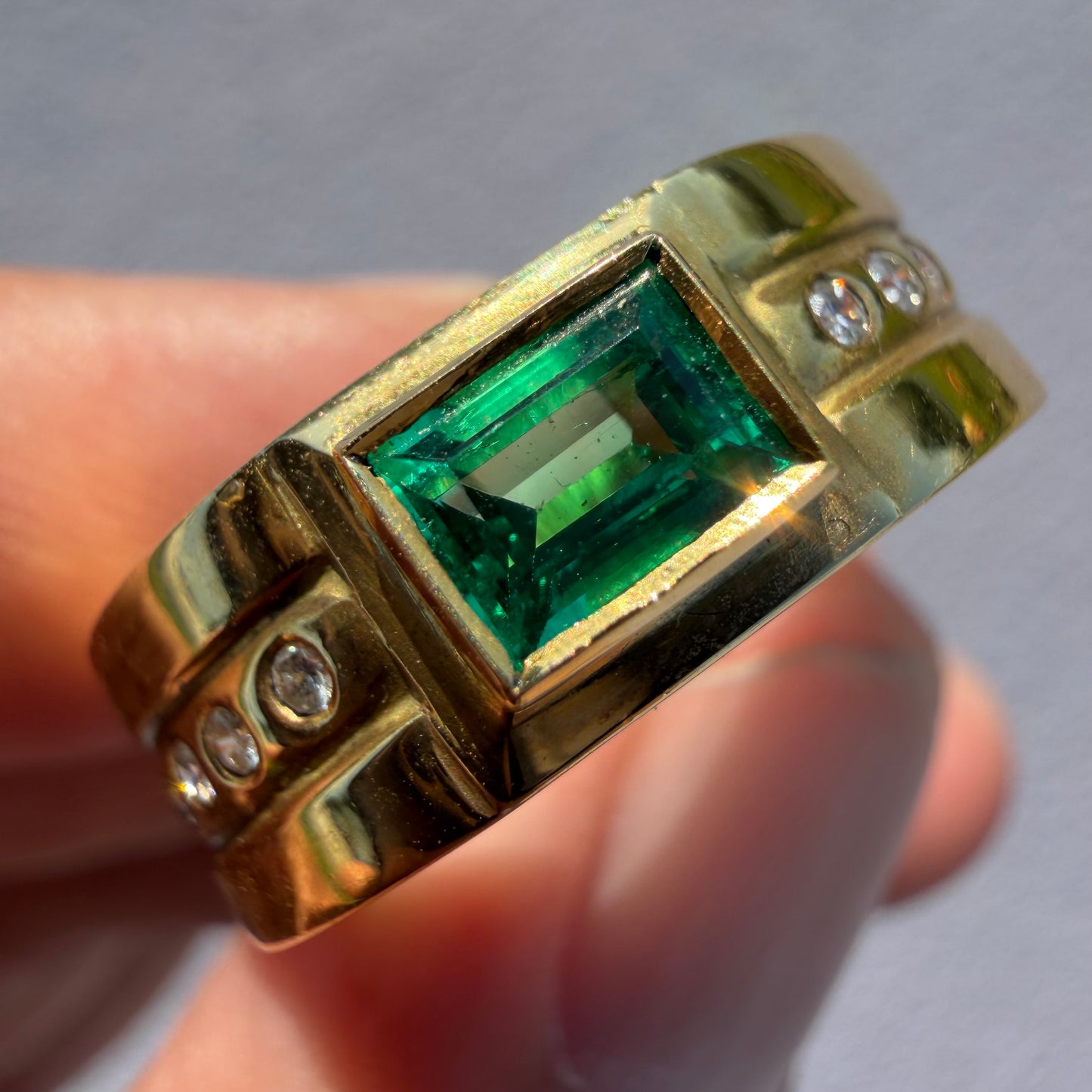 1980’s New Old Stock Solid 18k Yellow Gold 1.0ctw Natural Columbian Emerald and VS Diamond Ring (7)