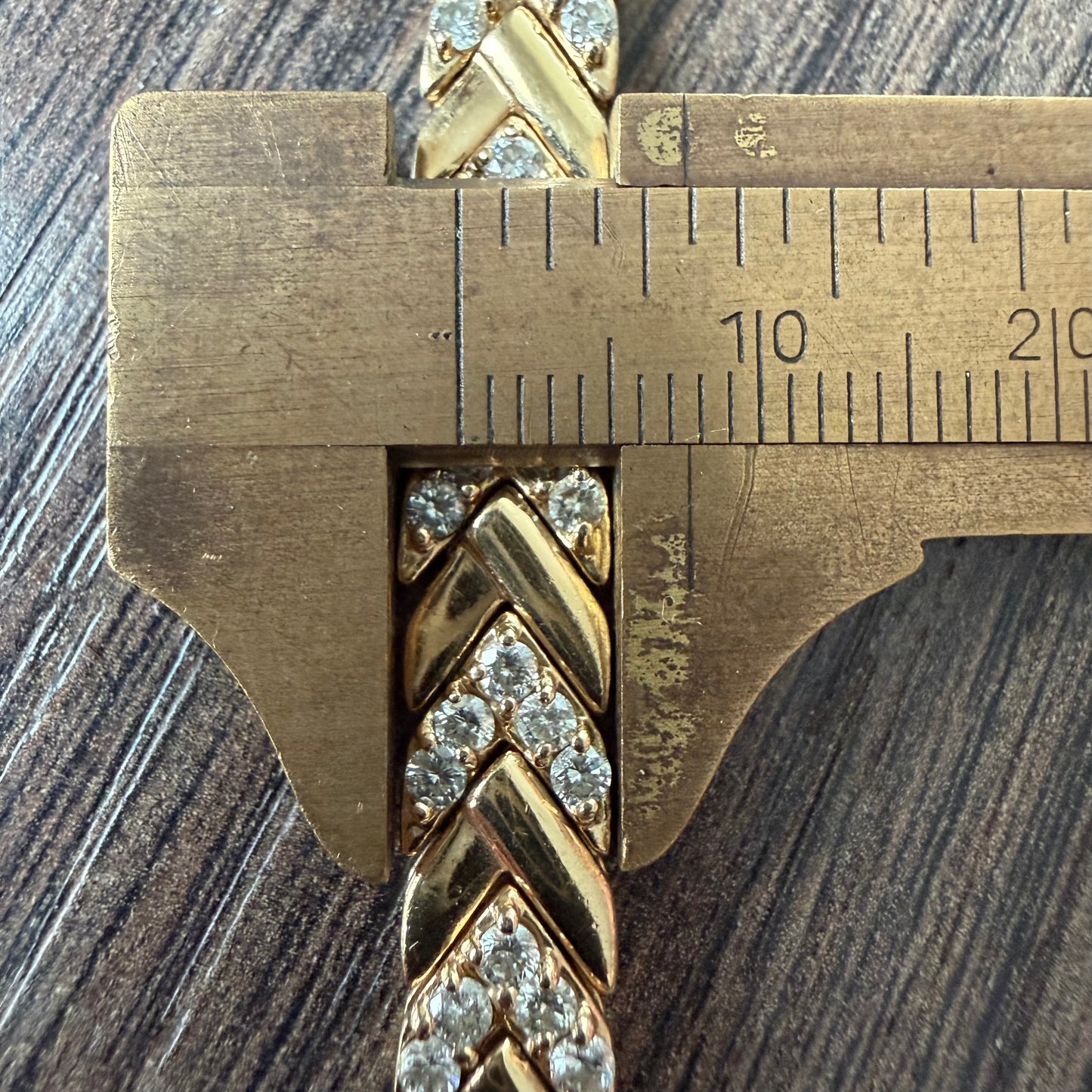 Vintage Solid 14k Yellow Gold 4.0ctw Natural Diamond Encrusted Chevron Link Bracelet (7.25”)