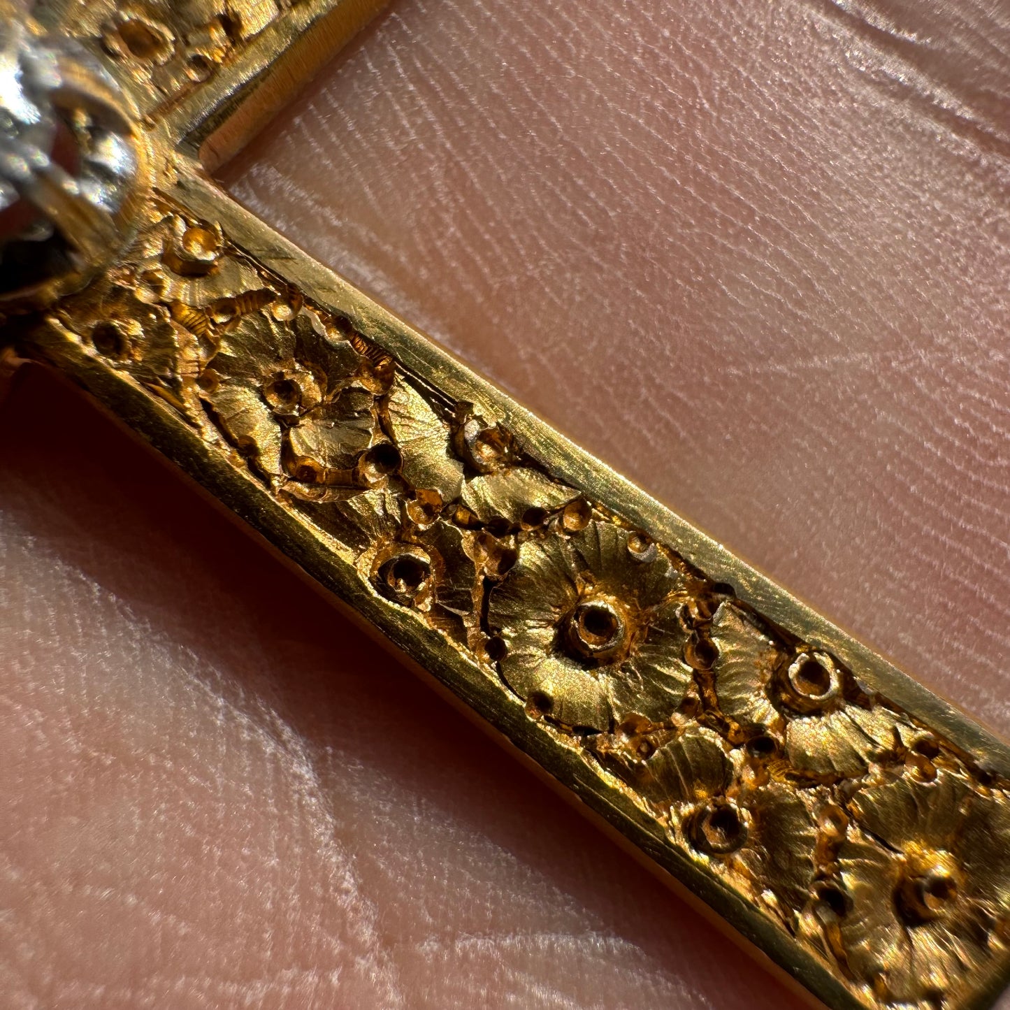 Art Deco Solid 18k Yellow Gold .25ct Natural Diamond Solitaire Hand Engraved Floral Cross