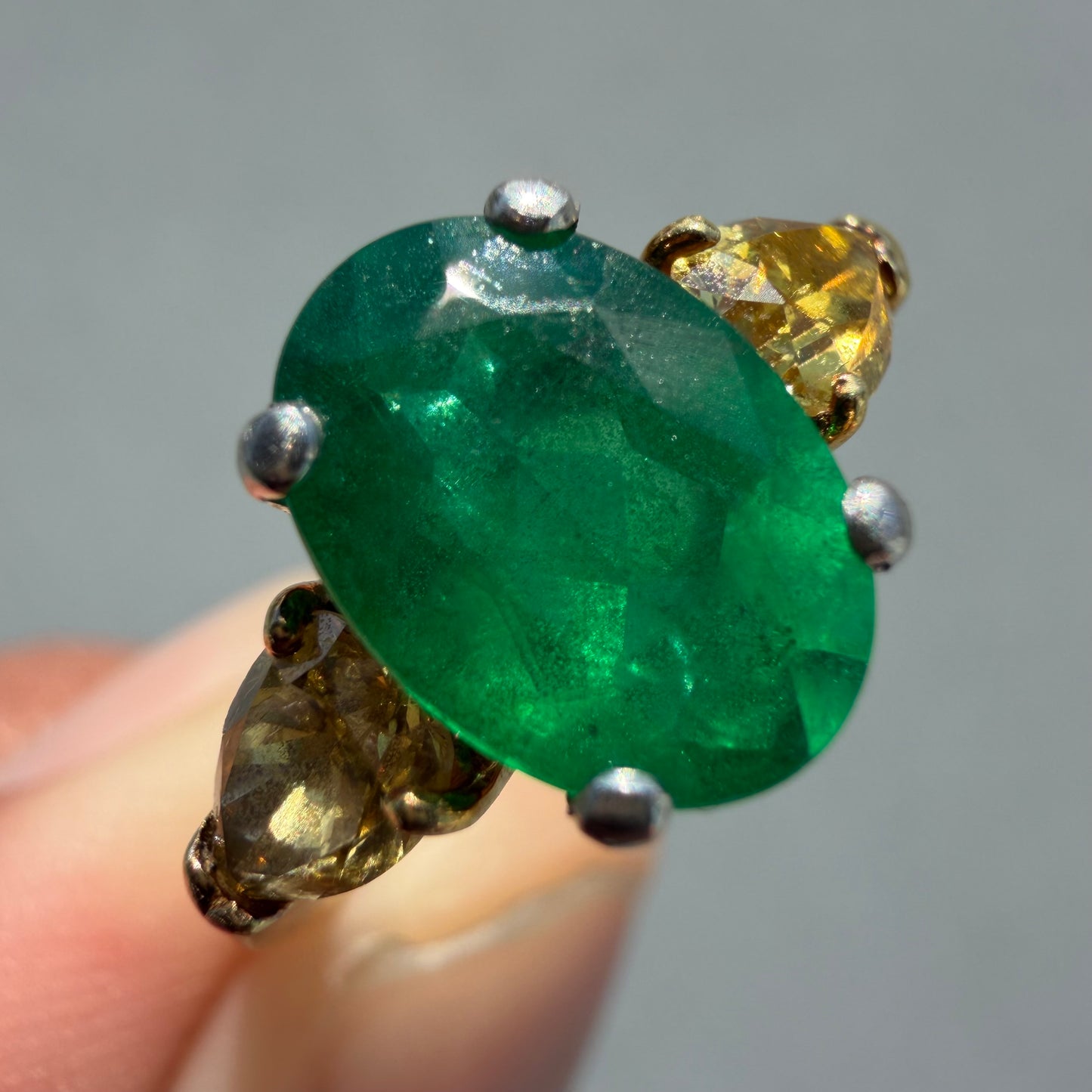 Vintage Solid 18k Yellow Gold and Platinum 2.0ctw Natural Emerald and Fancy Yellow Diamond Trilogy Ring (7.5)