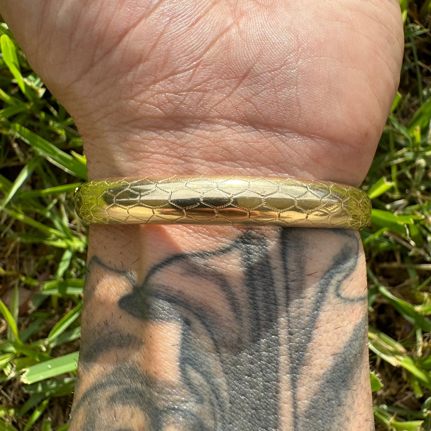 1960’s 14k Yellow Gold Hand Chased Wraparound Snake Hinged Bangle Bracelet (5.75”-6.75”)