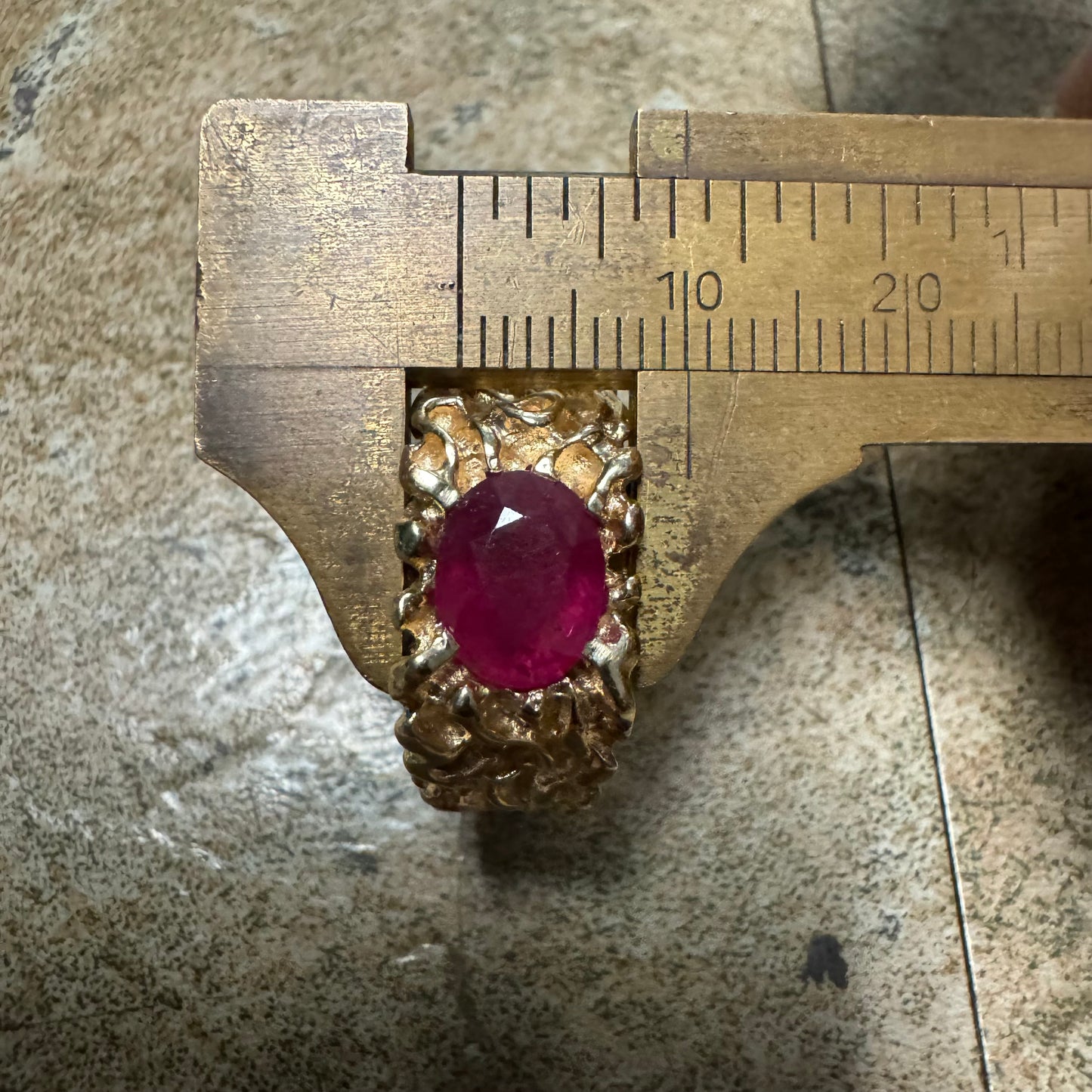 1960’s/70’ Solid Backed 14k Yellow Gold Heavyweight 2.3Ct Natural Ruby Brutalist Nugget Ring (11.5)