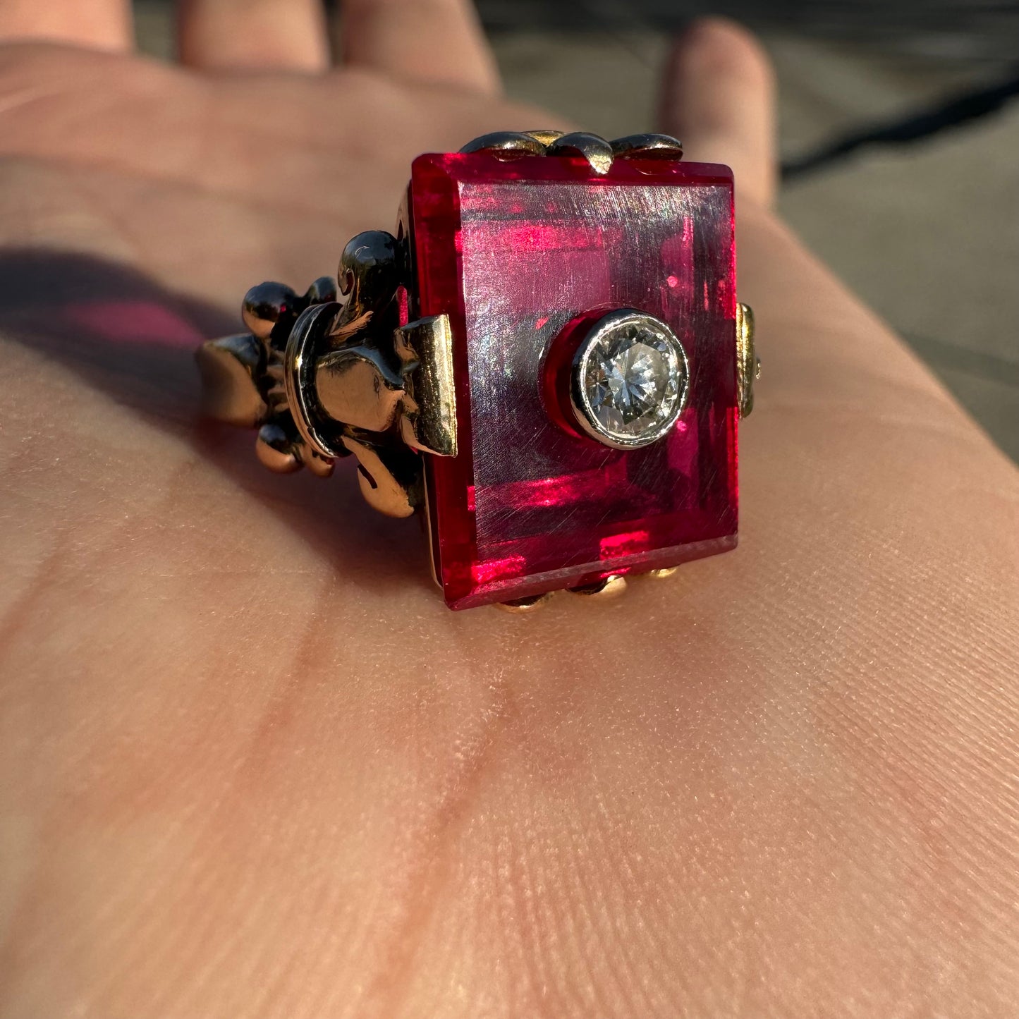 Mid-Century 18k Yellow Gold .20Ct Natural Diamond Red Spinel Fleur De Lis Ring (7.5)